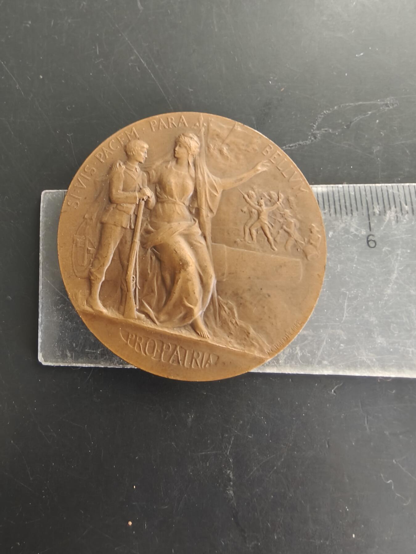 老王徽章第166期 法国战争部战争准备大铜章     原盒     直径50mm.    重量67.4g