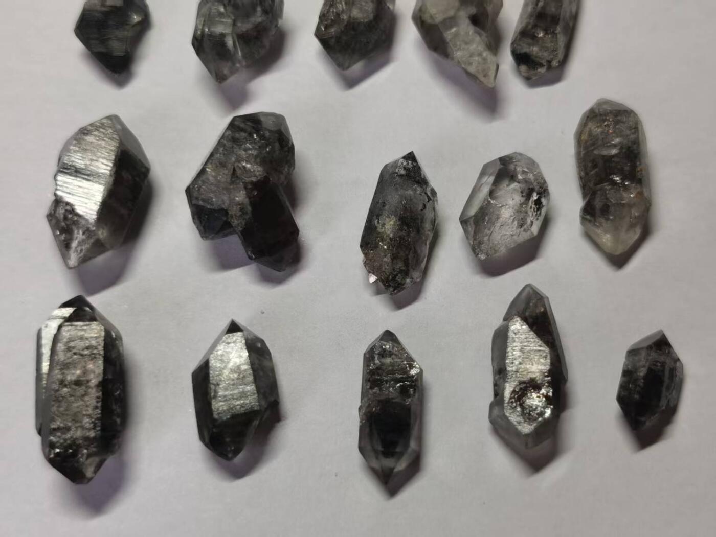 七河·世界钱币杂件水晶矿标小拍（总第29期） 藏家出品X646 云贵闪灵钻，闪灵水晶，一组20个 本件拍品由合作藏家负责邮