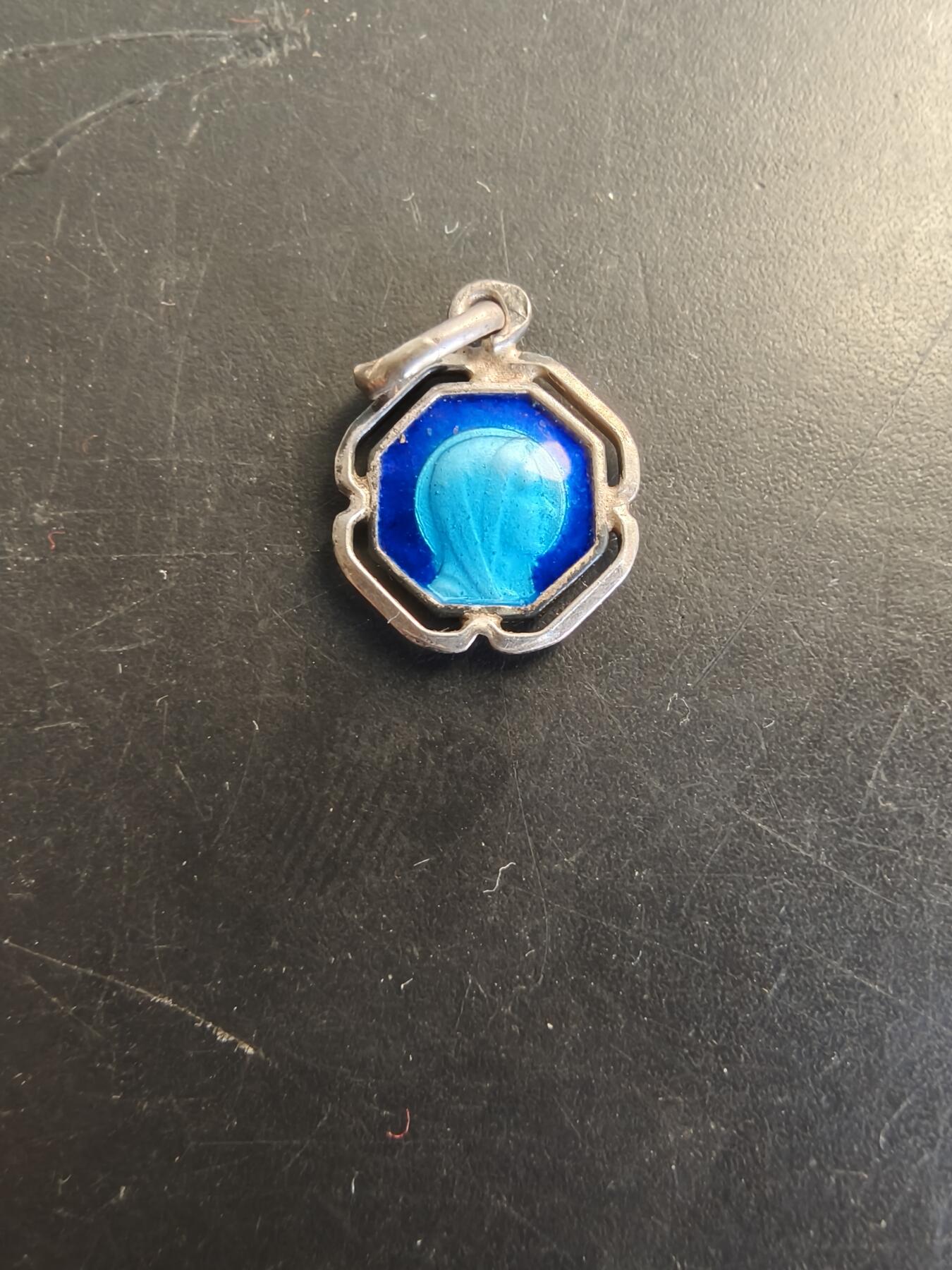 老王徽章第166期 法国天主教会纪念章    银质珐琅     0.7g