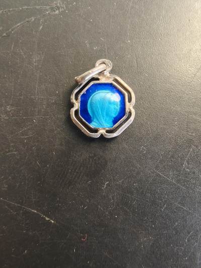 老王徽章第166期 - 法国天主教会纪念章    银质珐琅     0.7g