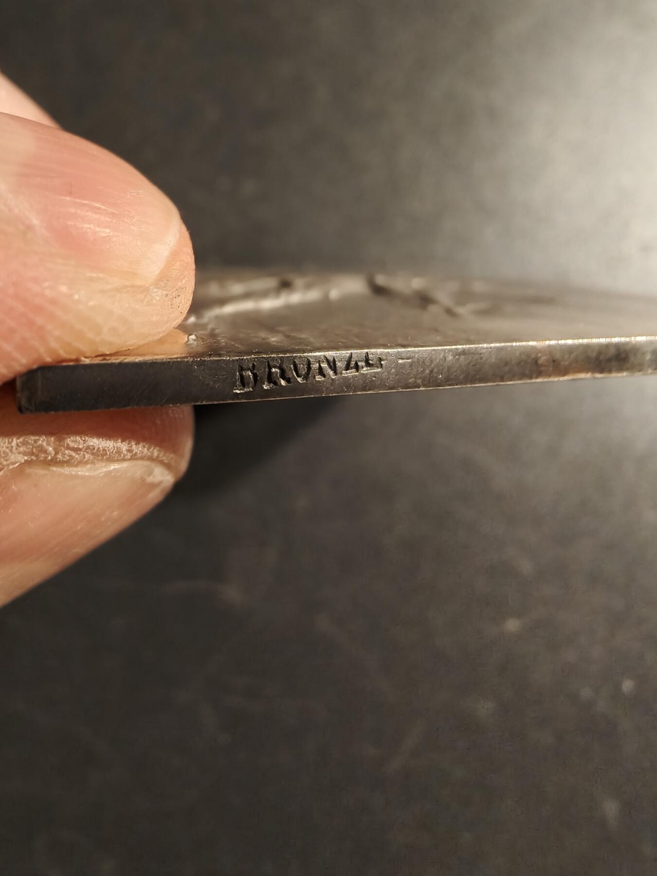 老王徽章第166期 法国全国游泳与救生协会镀银大铜章    原盒      尺寸40×50mm.   重量45g