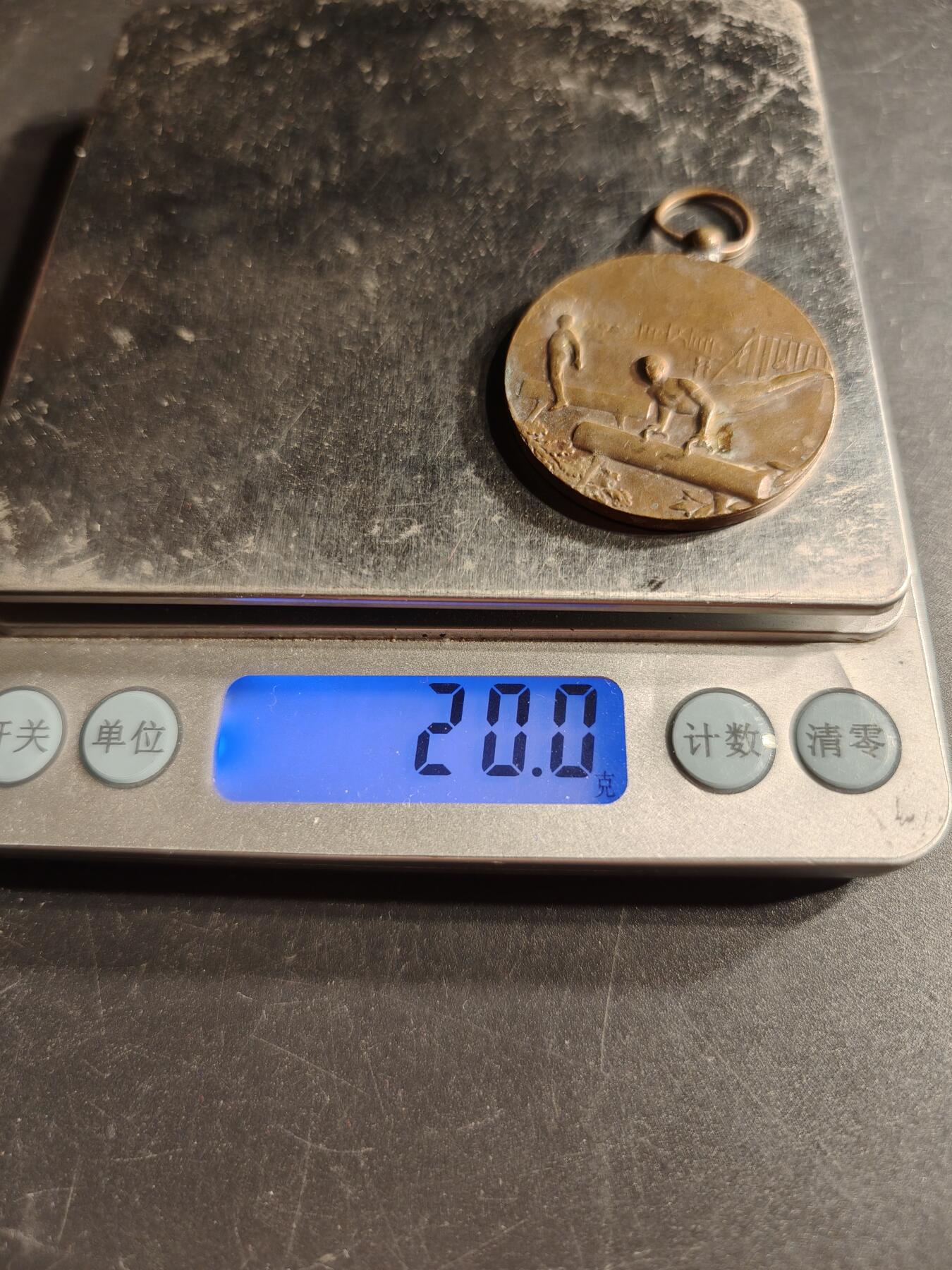 老王徽章第166期 法国体操协会铜奖章     直径36mm.   重量20g