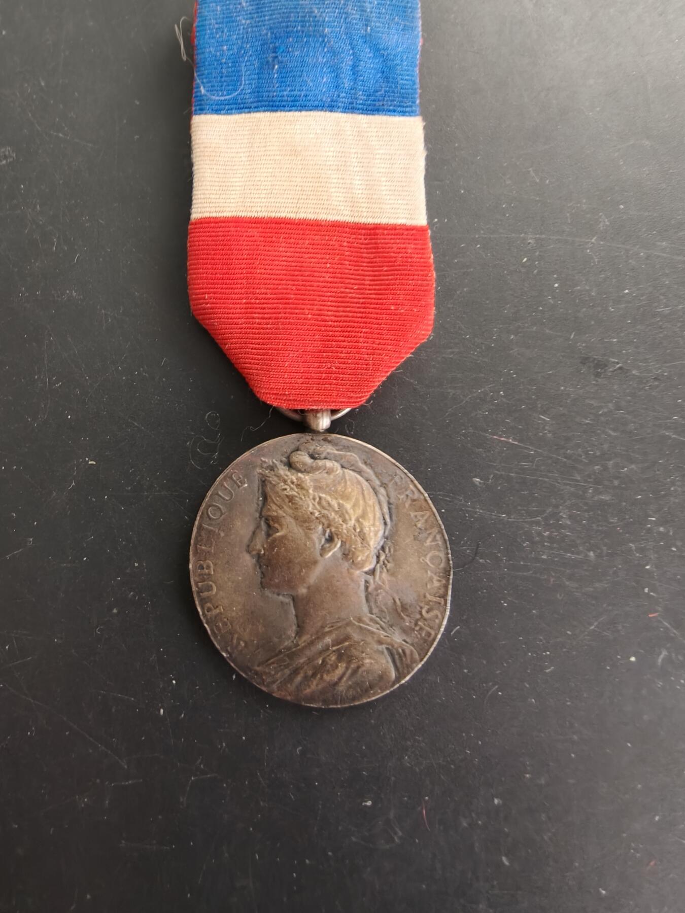 老王徽章第166期 法国银级劳工奖章     800银     少见三共时期版本