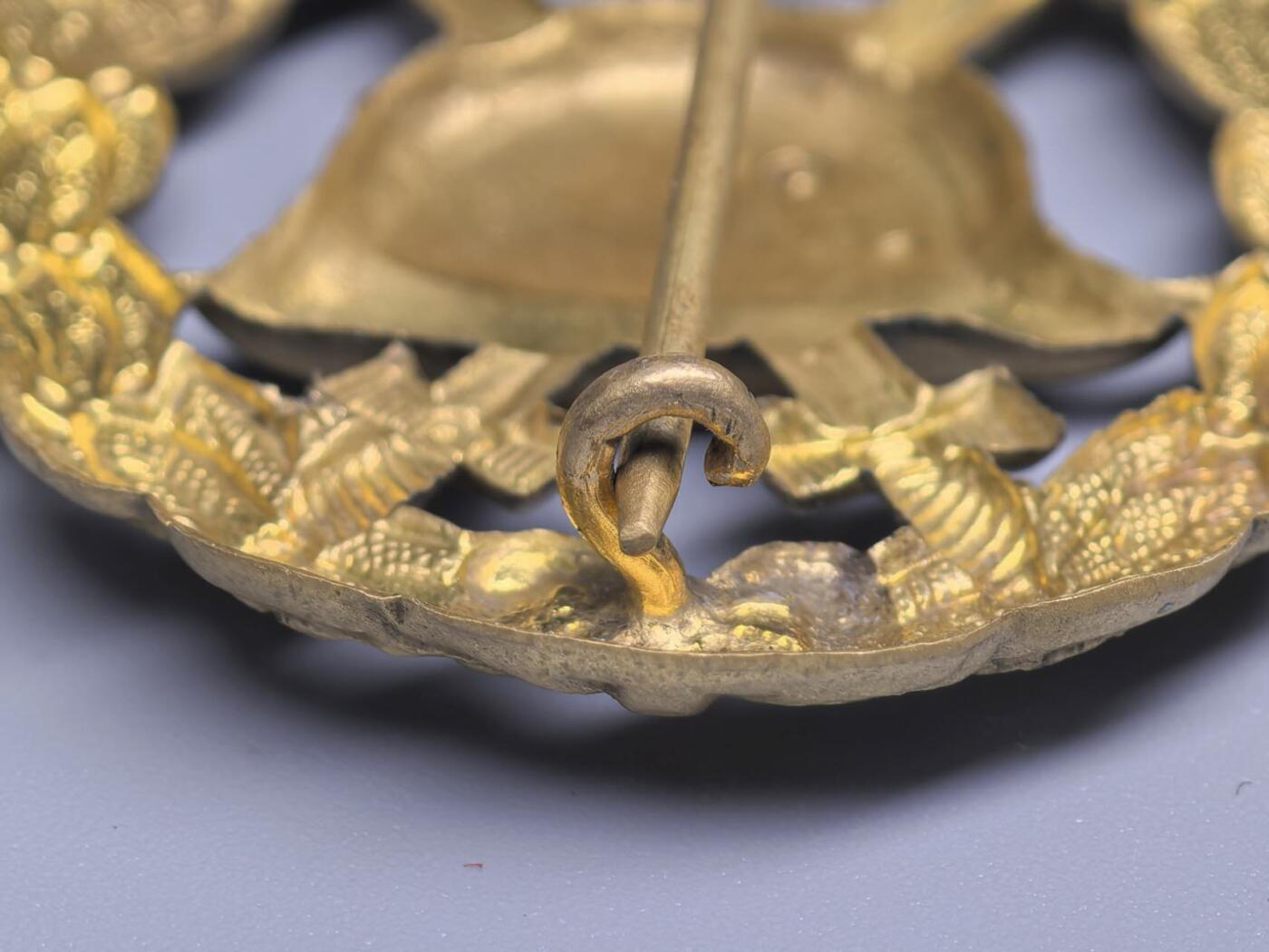 小驴勋章奖章收藏11月29日周六晚六点拍卖（珍爱和平，收藏战争，铭记历史，勿忘国耻，忠党爱国。有偿代拍，送拍规则在简介最后，参拍须阅读规则后再参拍，关系到运费包装发货时效真假辨别等关键信息，拍卖时不再发原图，看大图店主微信码在拍卖店铺介绍里） 德国一战金级战伤奖章镂空版本，非常少见