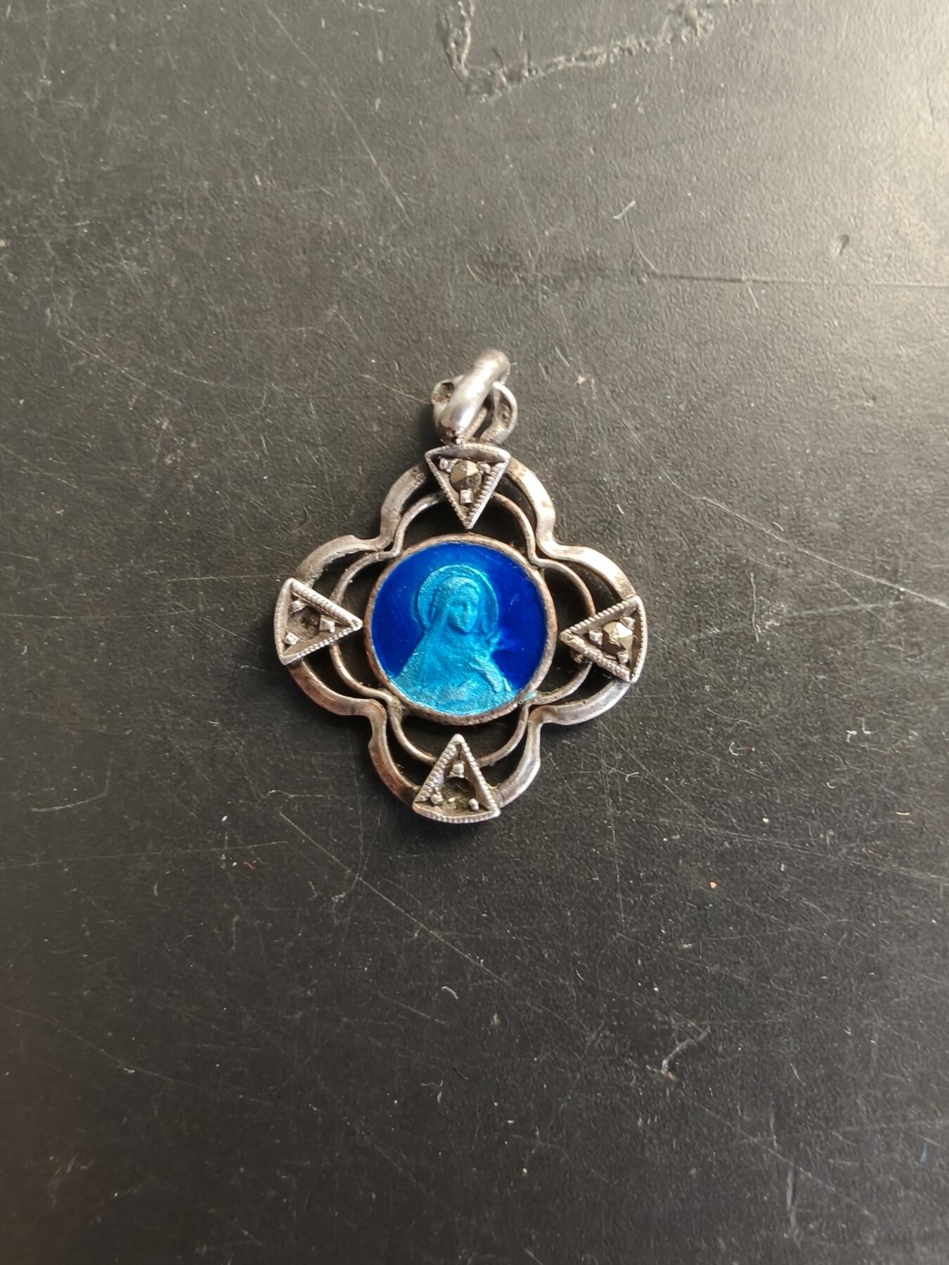 老王徽章第166期 法国天主教会纪念章    银质珐琅     1.4g