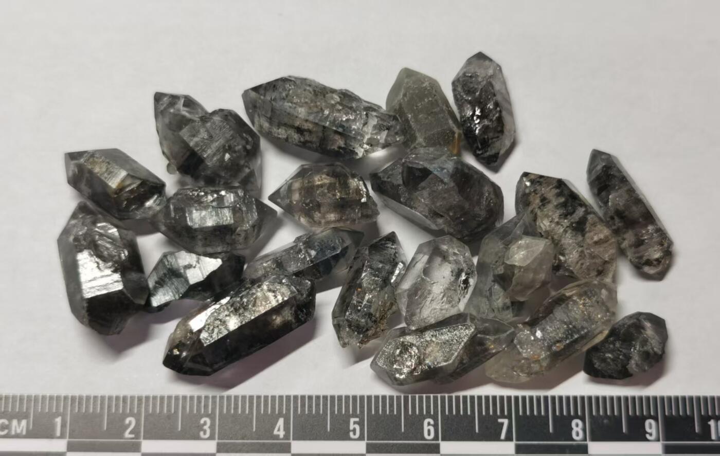 七河·世界钱币杂件水晶矿标小拍（总第29期） 藏家出品X646 云贵闪灵钻，闪灵水晶，一组20个 本件拍品由合作藏家负责邮