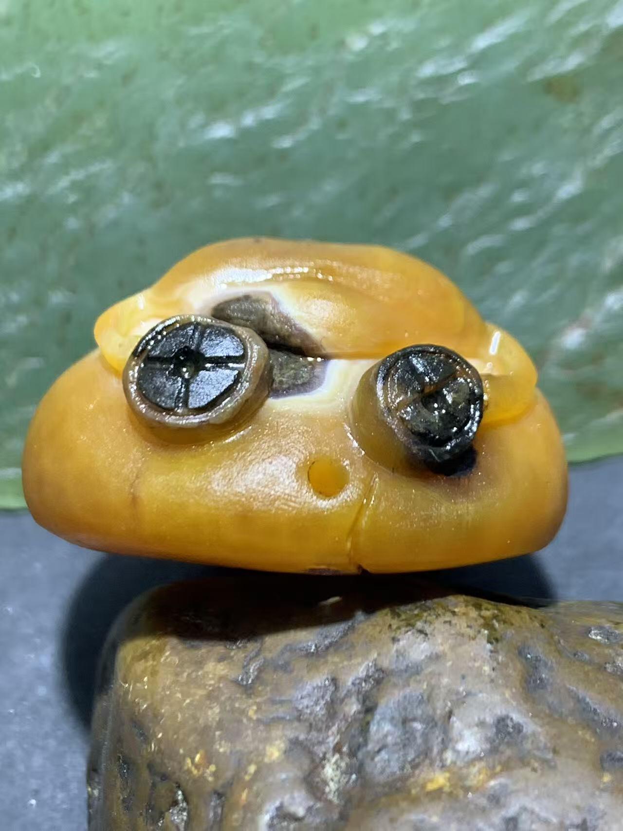 精美亚光冰飘战国红玛瑙手工俏色巧雕财神吊坠（把件）一个！！