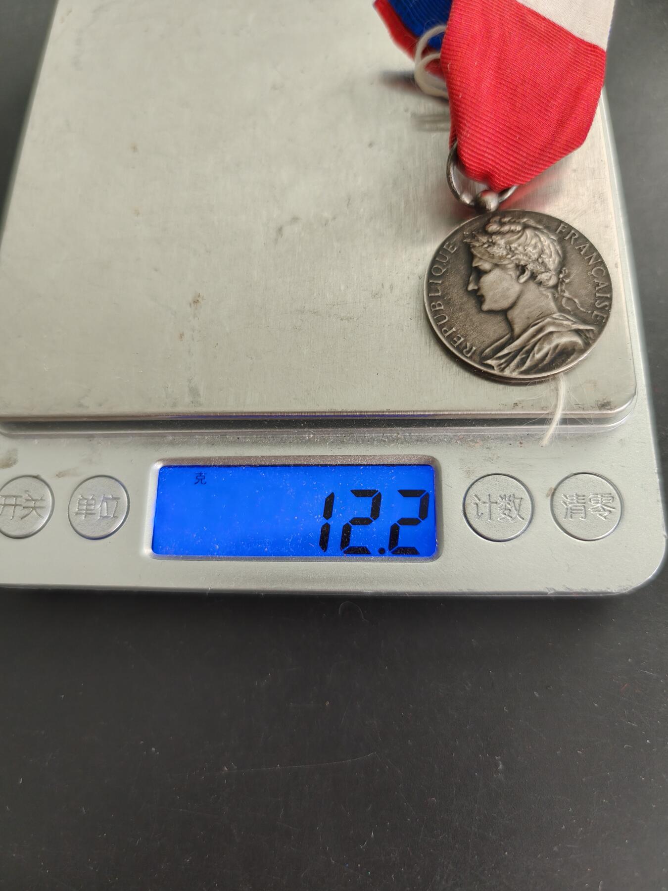 老王徽章第166期 法国银级劳工奖章     800银     少见三共时期版本    12.2g