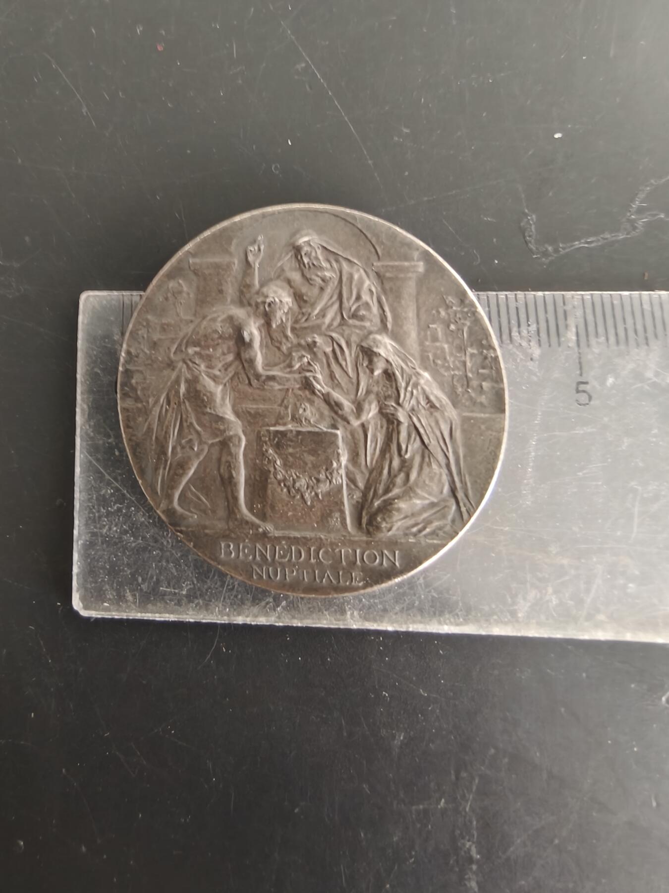 老王徽章第166期 法国大尺寸婚章    大师波特版     原盒    950银    直径42mm.    重量35.2g