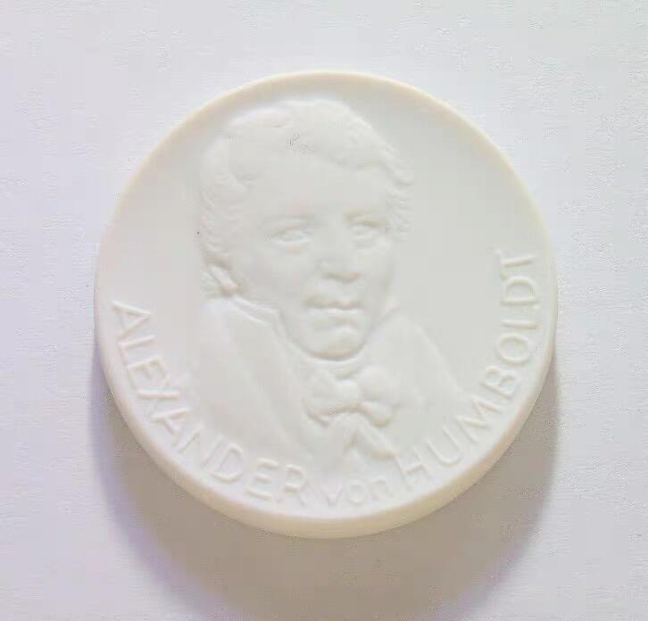 德国大科学家亚历山大洪堡 白色高浮雕大陶章 40MM