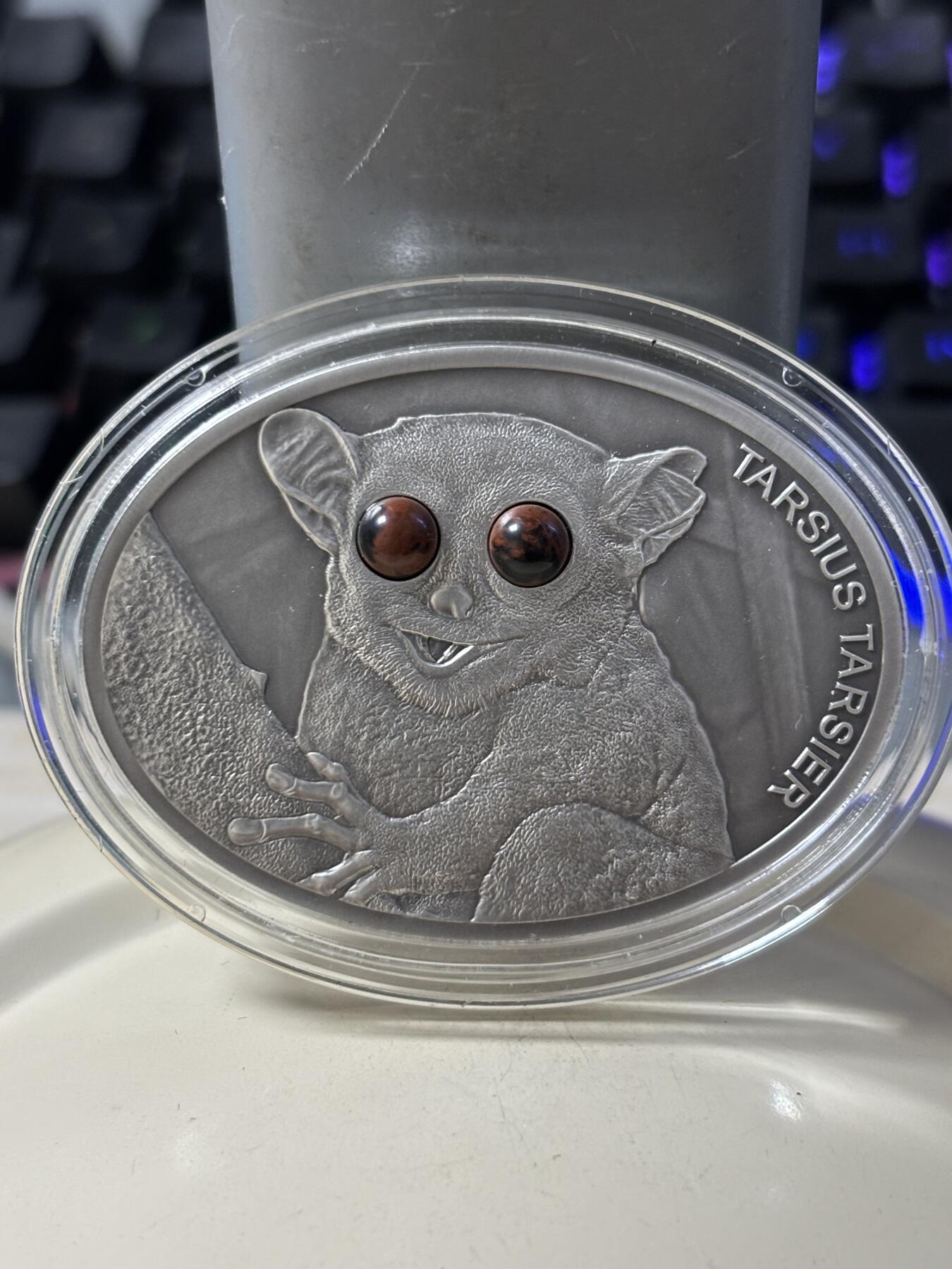 第183期拍卖 斐济2013年野生动物系列眼镜猴镶嵌银币，999银，发行999枚