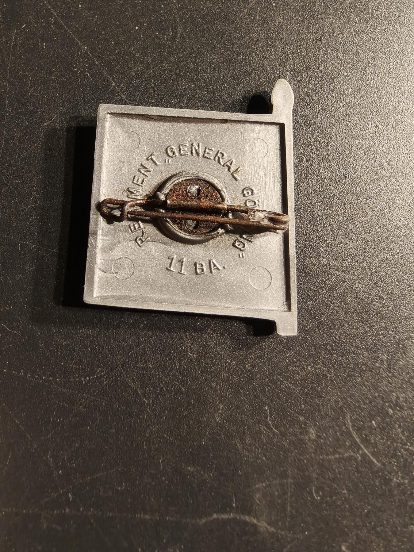 老王徽章第166期 德三空军军旗证章