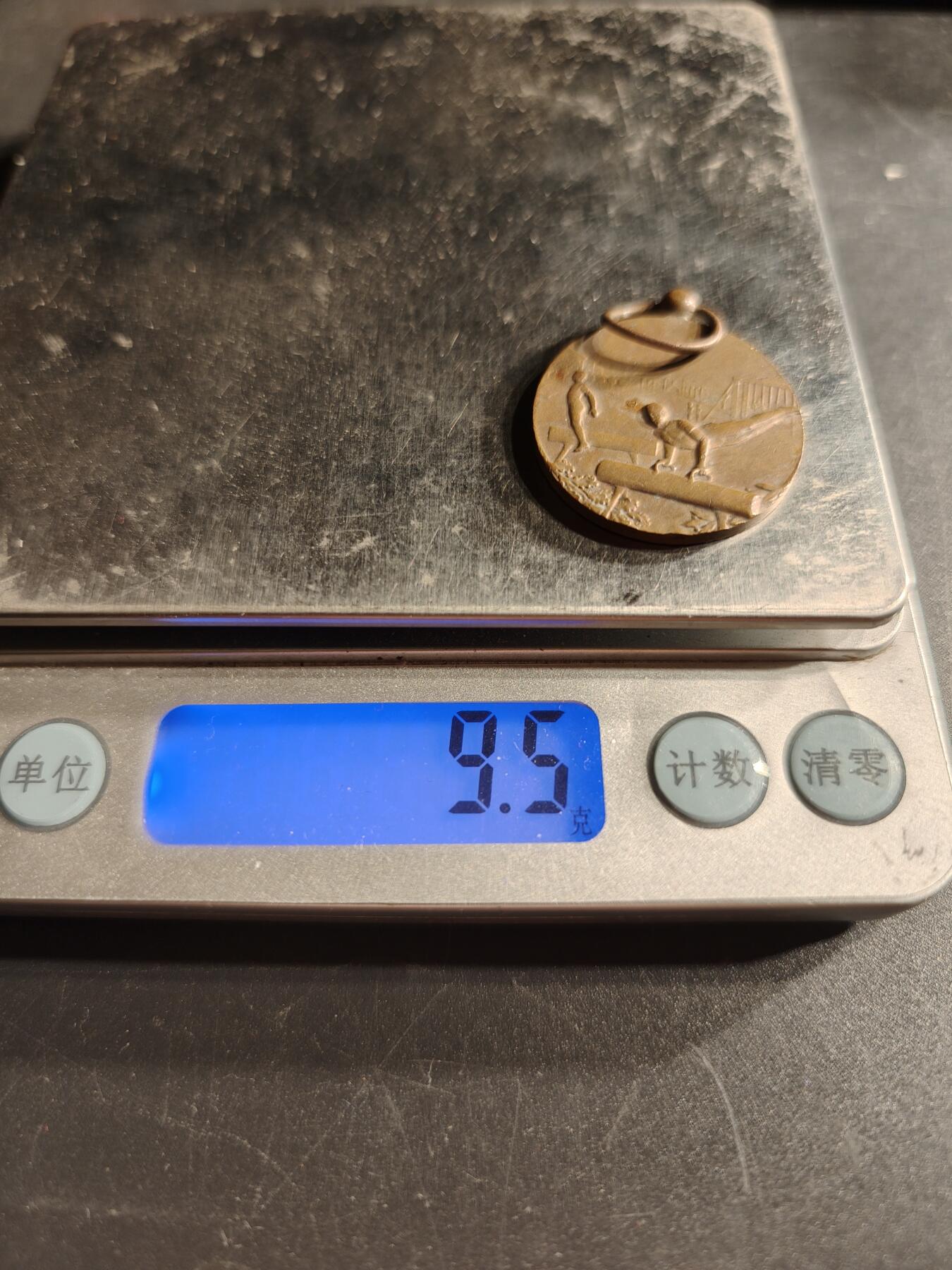 老王徽章第166期 法国体操协会铜奖章     直径26mm.   重量9.5g