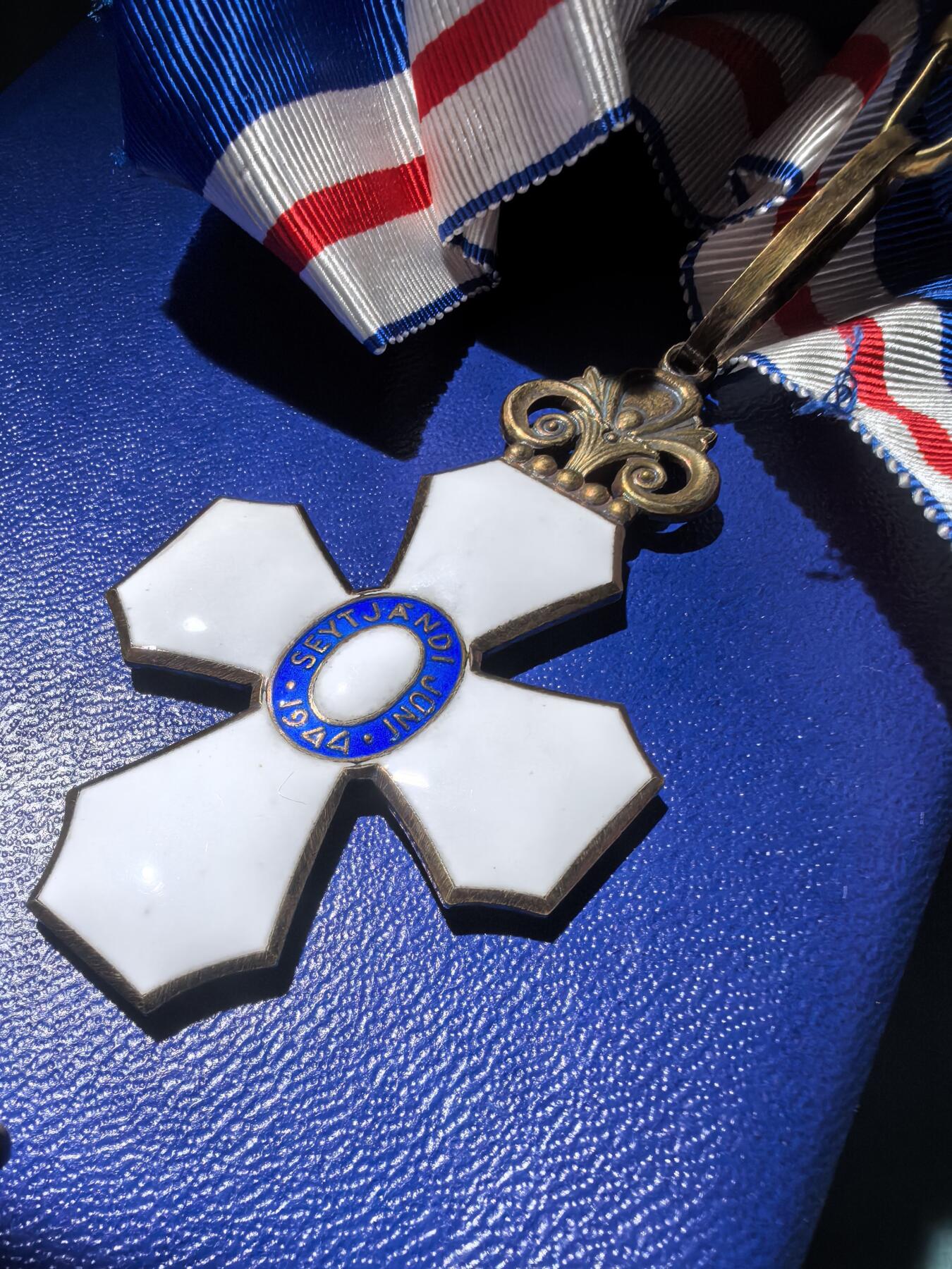 盛世勋华——号角文化勋章邮票专场拍卖第290期 冰岛大十字级猎鹰勋章 银质带银标 原盒带厂标 少见