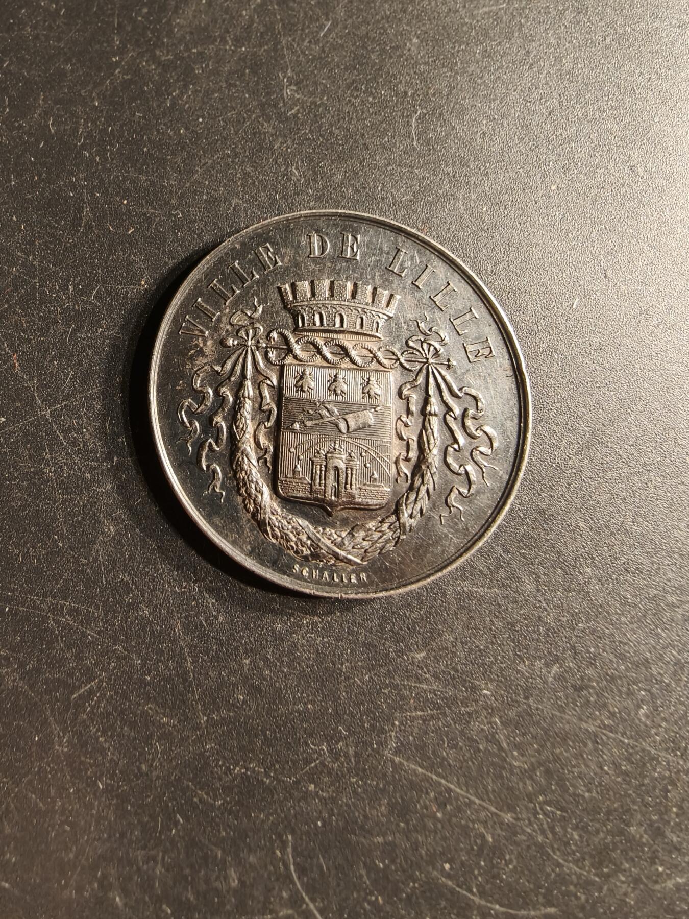 老王徽章第166期 法国里尔市议会大银章    950银    直径36mm.   重量22.6g