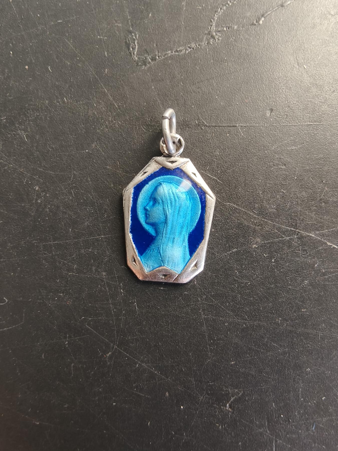 老王徽章第166期 法国天主教会纪念章    银质珐琅     1.9g