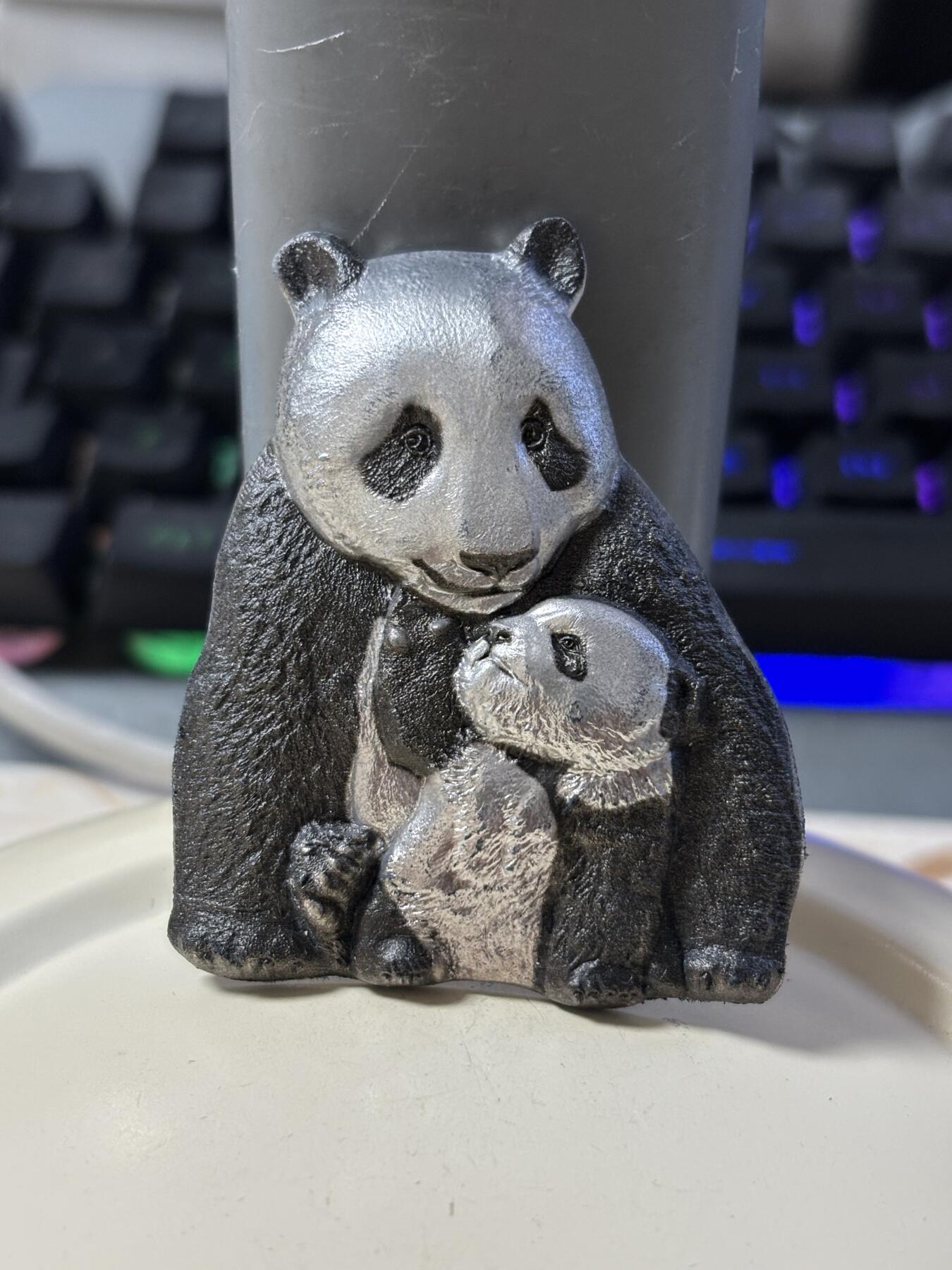 第183期拍卖 库克2017年幸运母子大熊猫仿古异形纪念银币，999银，88克，发行888枚