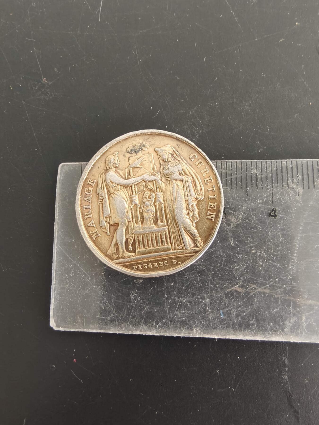 老王徽章第166期 法国银婚章    950银镀金    原盒    直径30mm.   重量11.9g