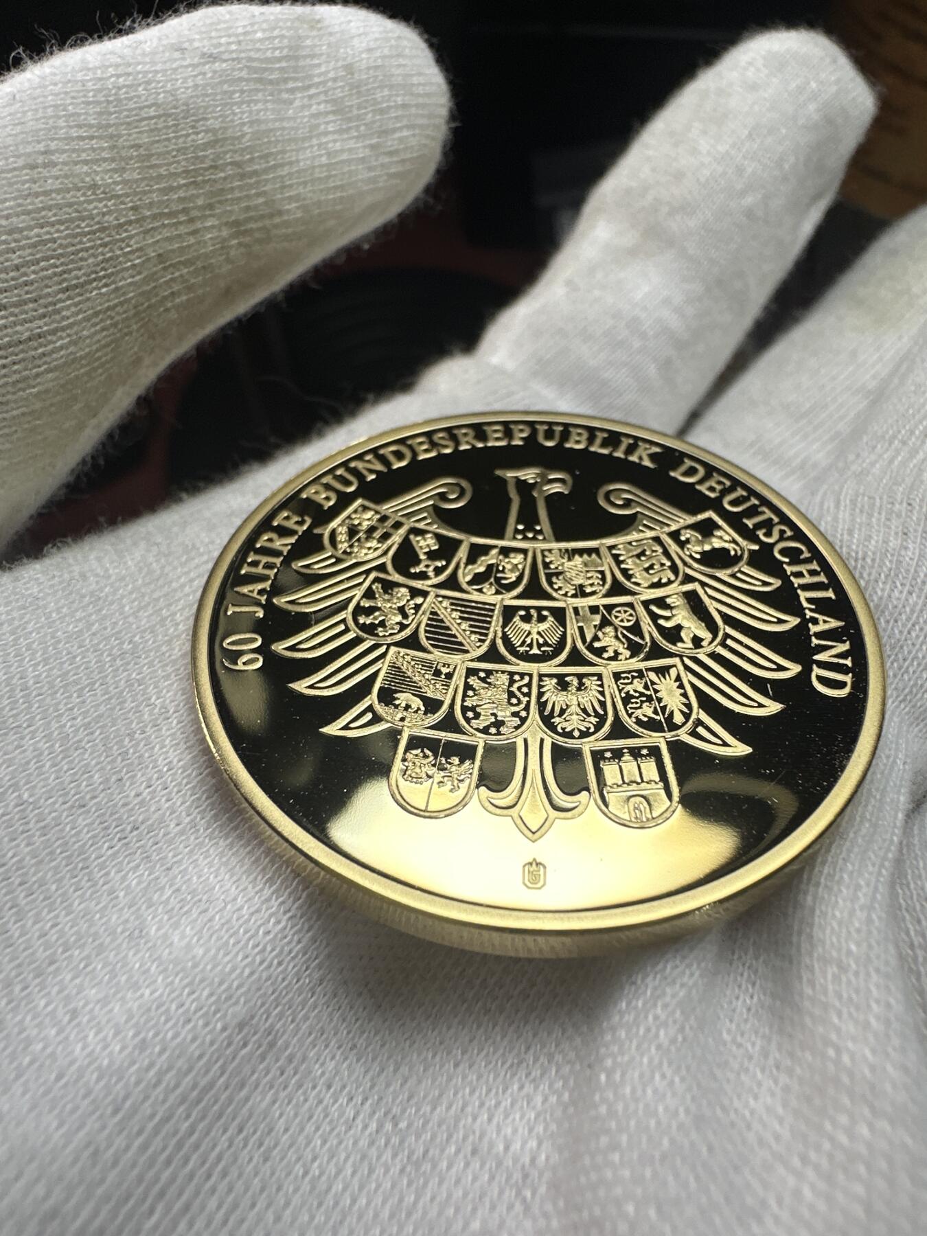 12.4铜章专场 2009年德国德累斯顿圣母教堂落成 高浮雕精致镀金铜章 40mm