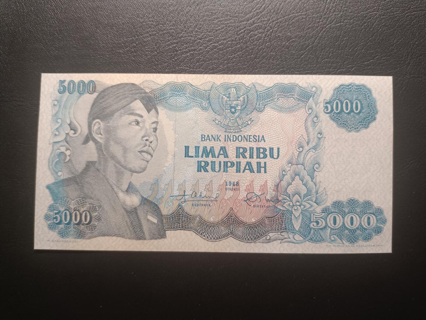 2025十一月第七期，总205期 印度尼西亚1968版5000卢比UNC-，民族英雄苏蒂尔曼和工厂，少见次高面值