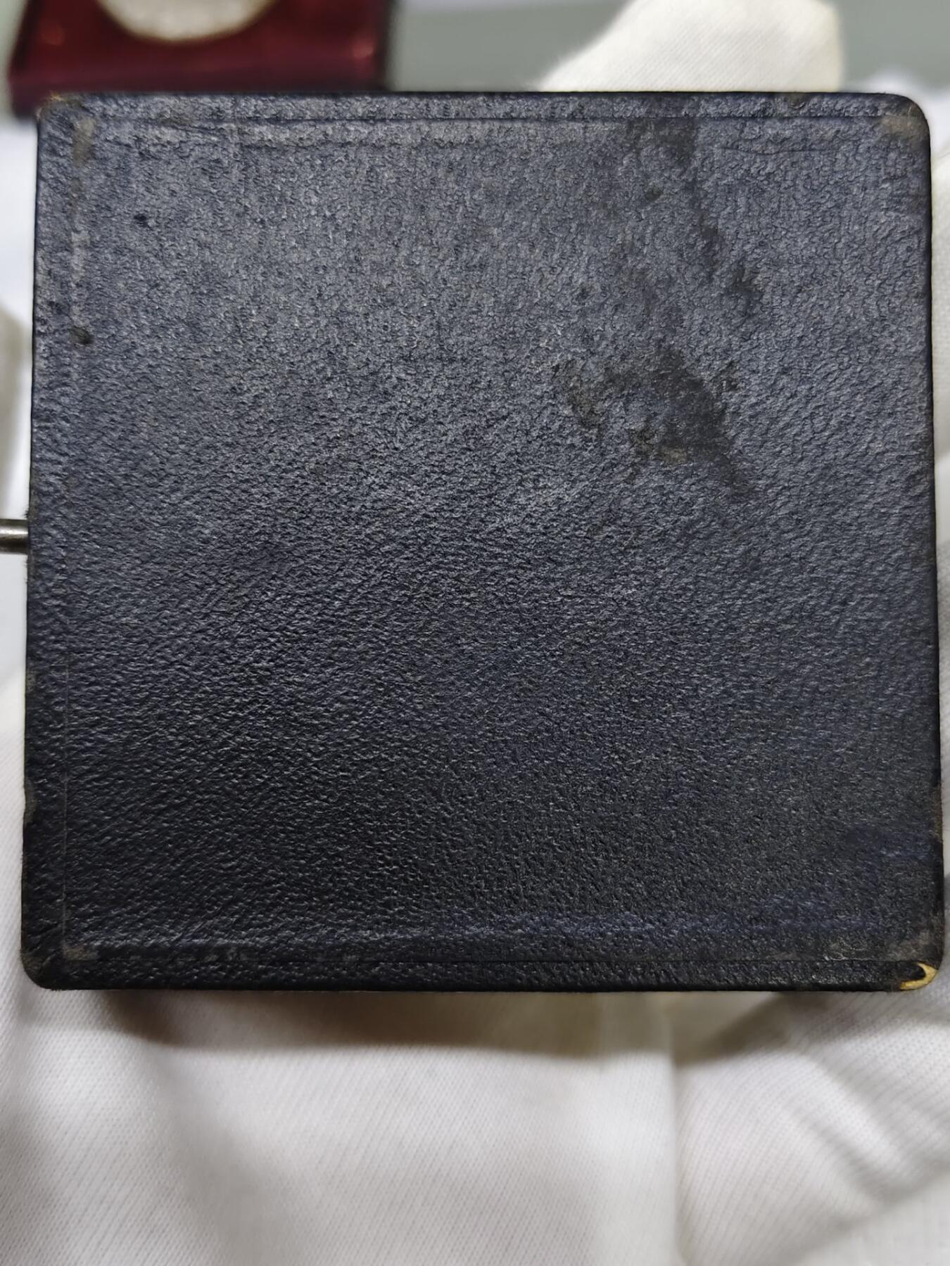 ww2，德三一级铁十字附带白油，l11厂厂标，带品相完美的原盒