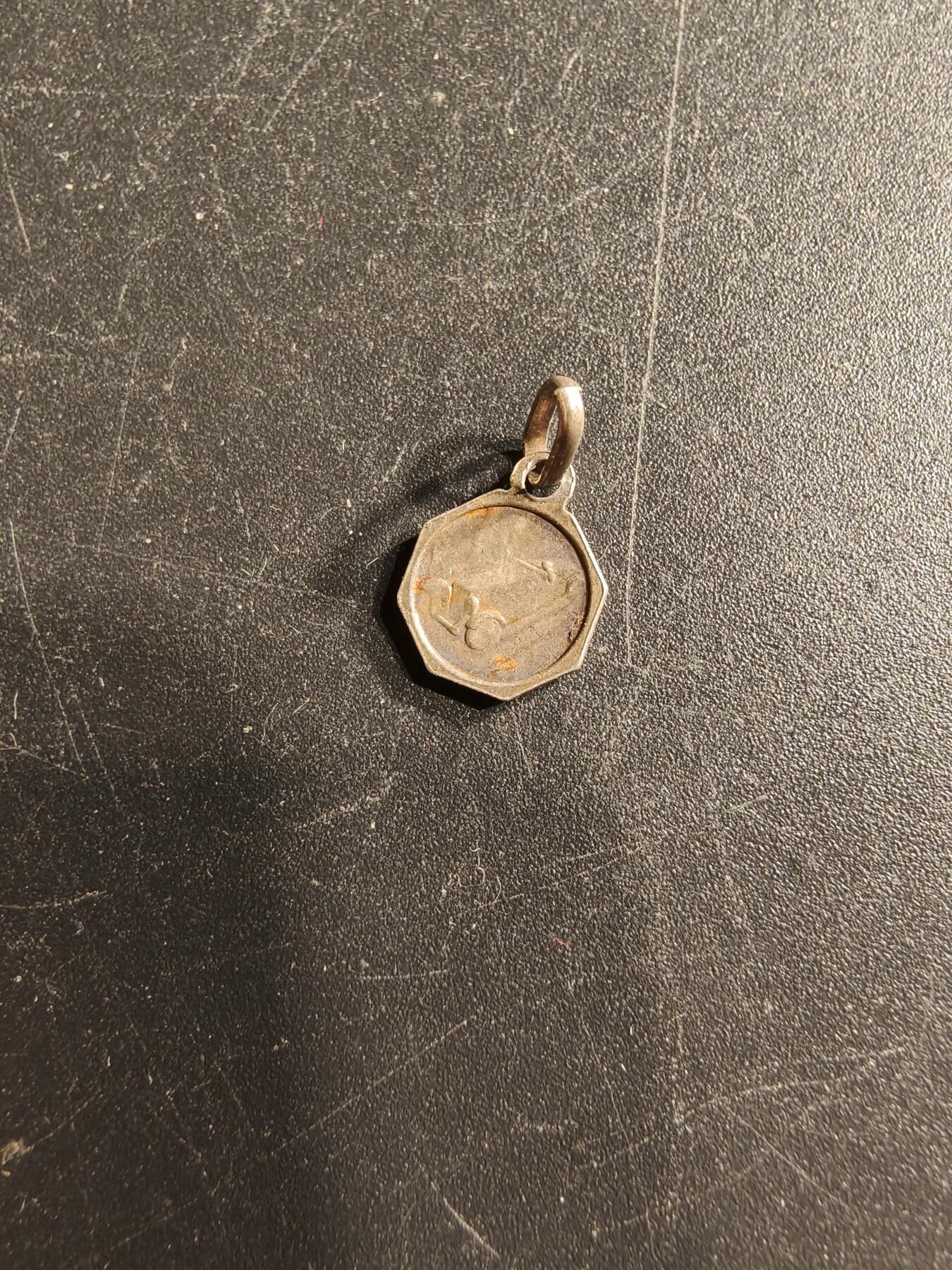 老王徽章第166期 法国天主教会纪念章    带珐琅     