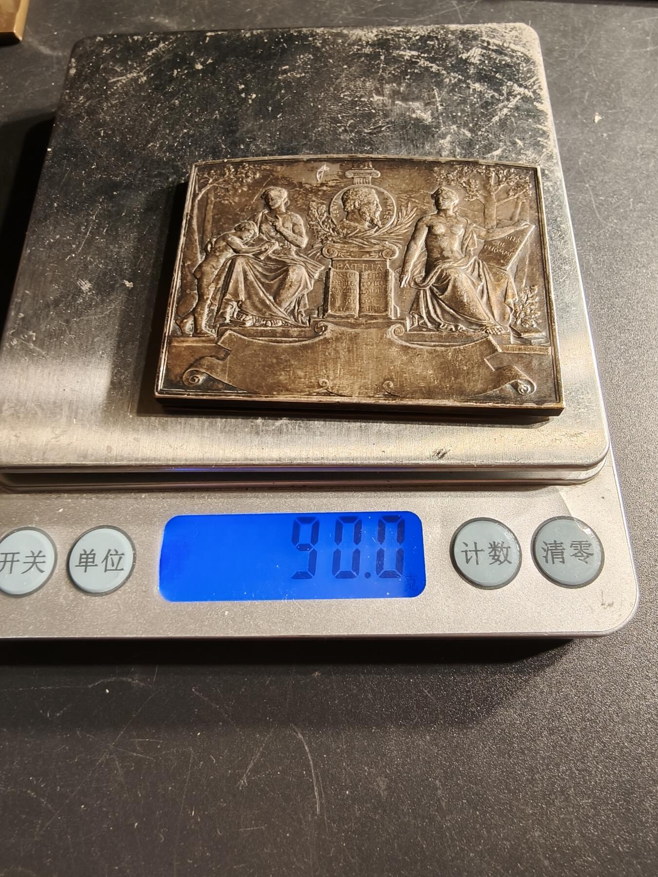 老王徽章第166期 法兰西教育联盟方形镀银大铜章    尺寸61×42mm.   重量90g