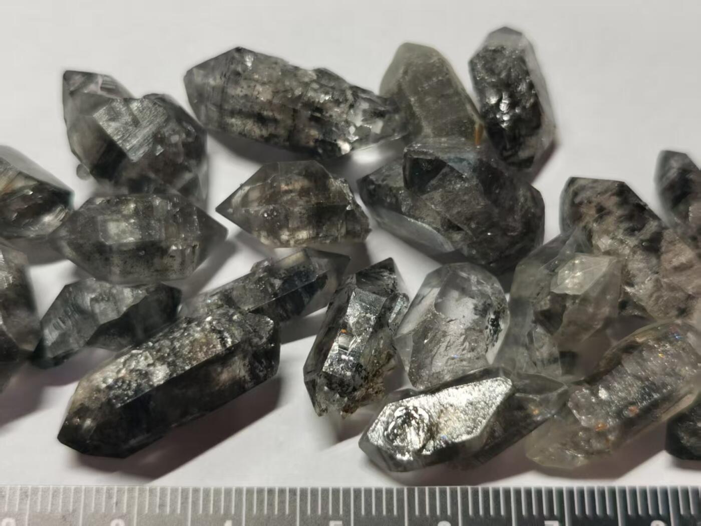 七河·世界钱币杂件水晶矿标小拍（总第29期） 藏家出品X646 云贵闪灵钻，闪灵水晶，一组20个 本件拍品由合作藏家负责邮