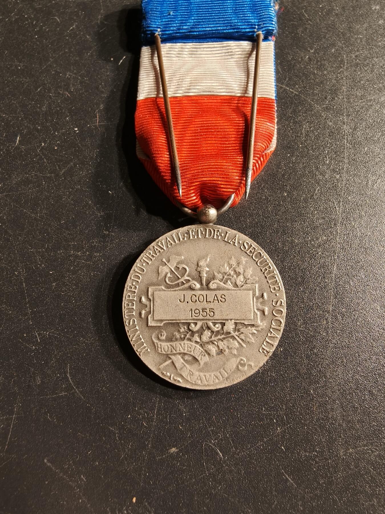 老王徽章第166期 法国银级劳工奖章     950银     12.1g