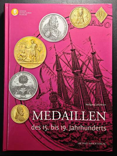 【德藏】世界币章拍卖第155期（拍品征集中~欢迎藏友联系） - 全新 德国赫尔佐格–安东–乌里希博物馆15-19世纪章牌专著 全书约504页 全彩铜版纸印刷 硬壳精装