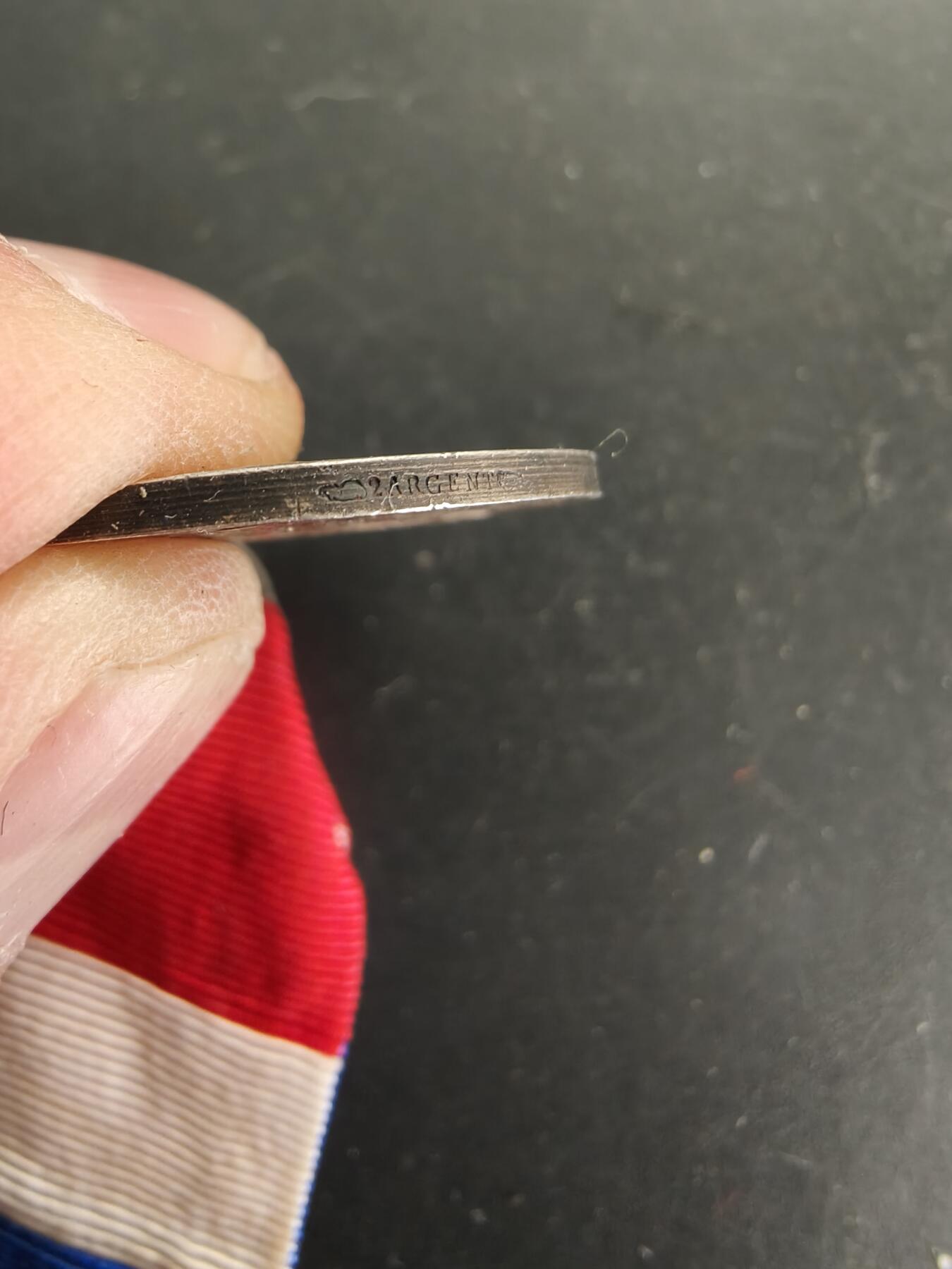 老王徽章第166期 法国银级劳工奖章     800银     少见三共时期版本    12.2g