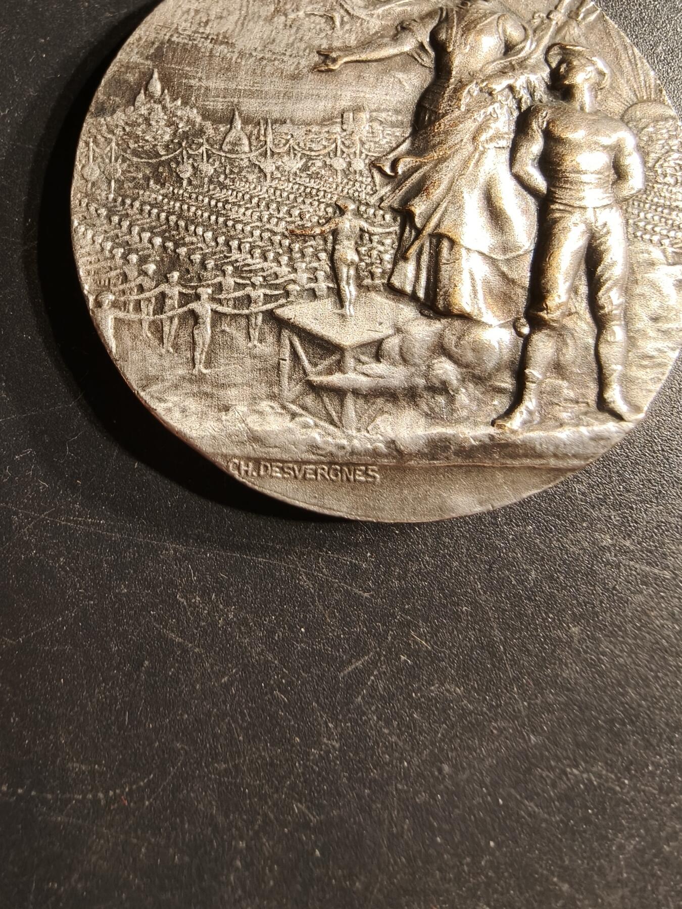 老王徽章第166期 法国体育协会镀银铜奖章     直径44mm.   重量43g