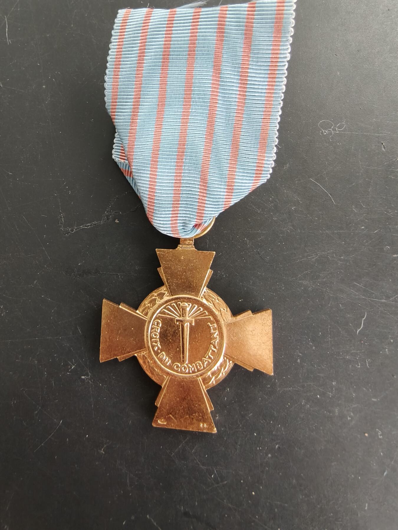 老王徽章第166期 法国战斗十字奖章镀金版