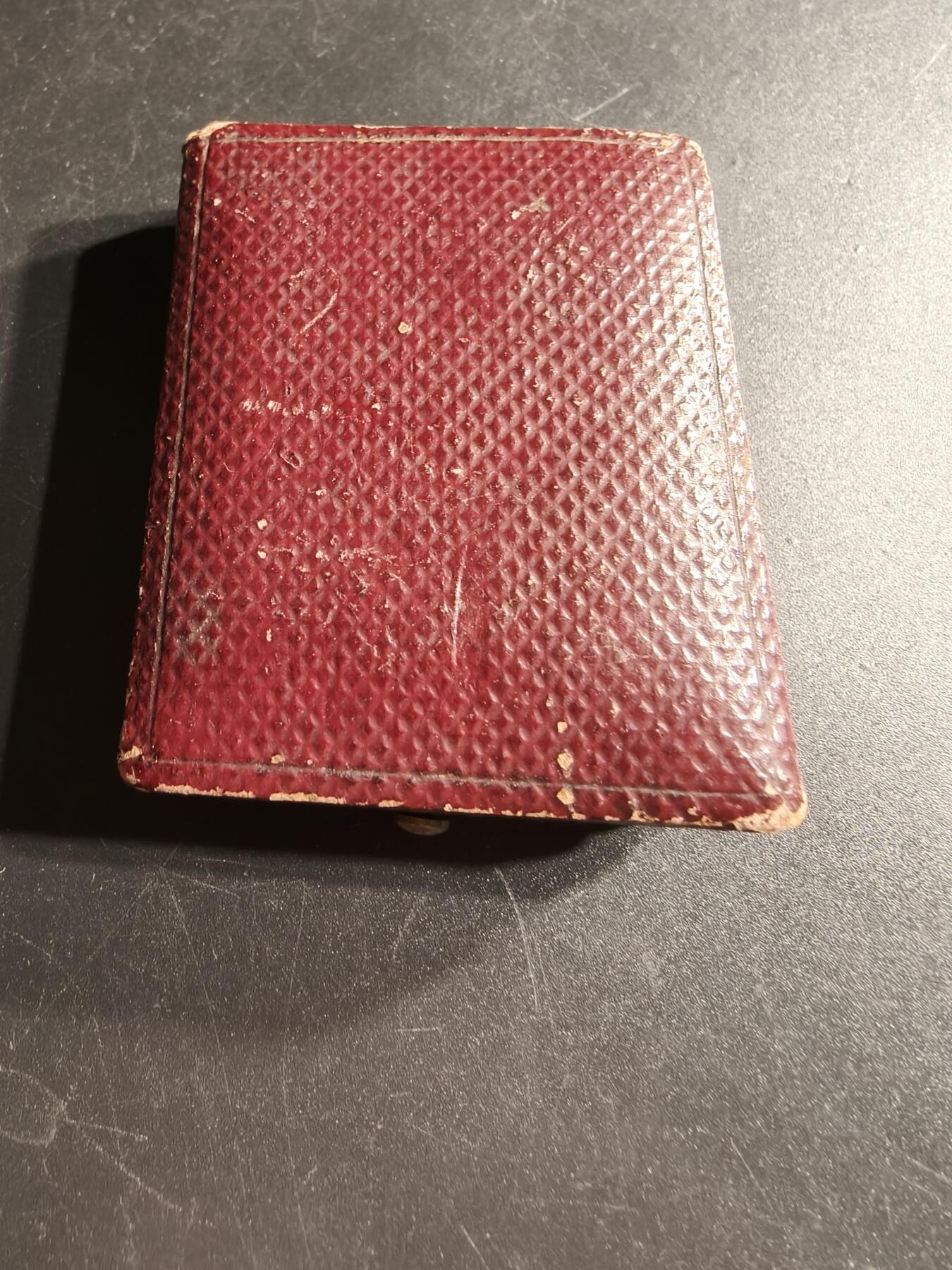 老王徽章第166期 法国洛林射击联盟铜奖章     戎装战士形象    原盒     直径35mm.    重量20g