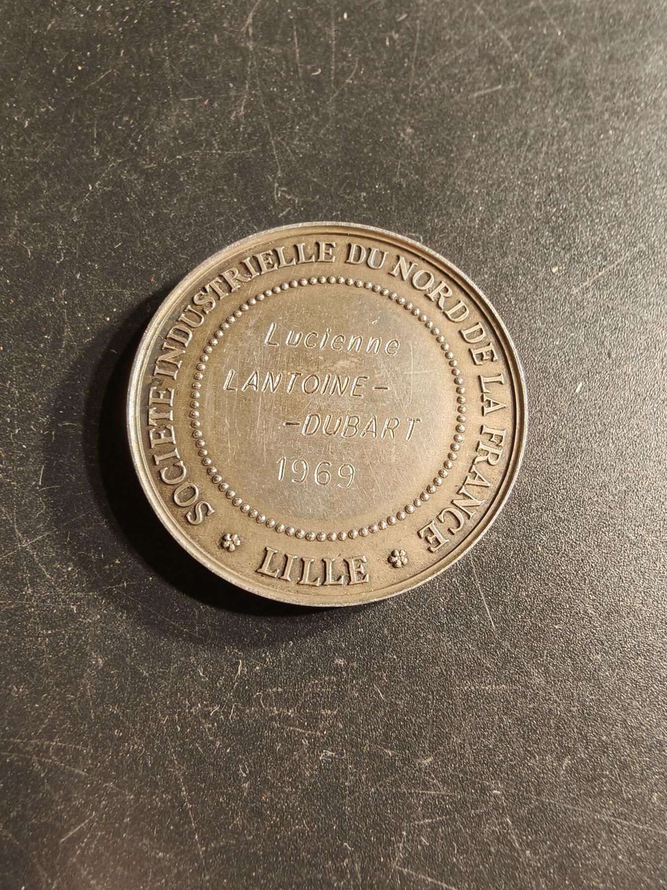 老王徽章第166期 法国1969年北部工业协会大银章    950银    直径38mm.   重量30g