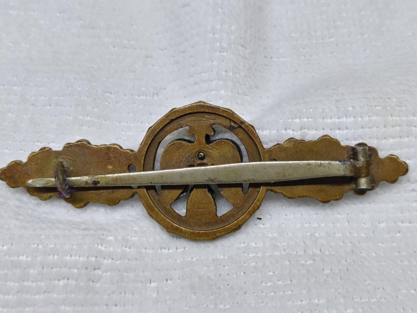 ww2，德三，空军飞行作战勋饰，容克厂铜级顿巴黄铜材质无标，别针处完好，未断