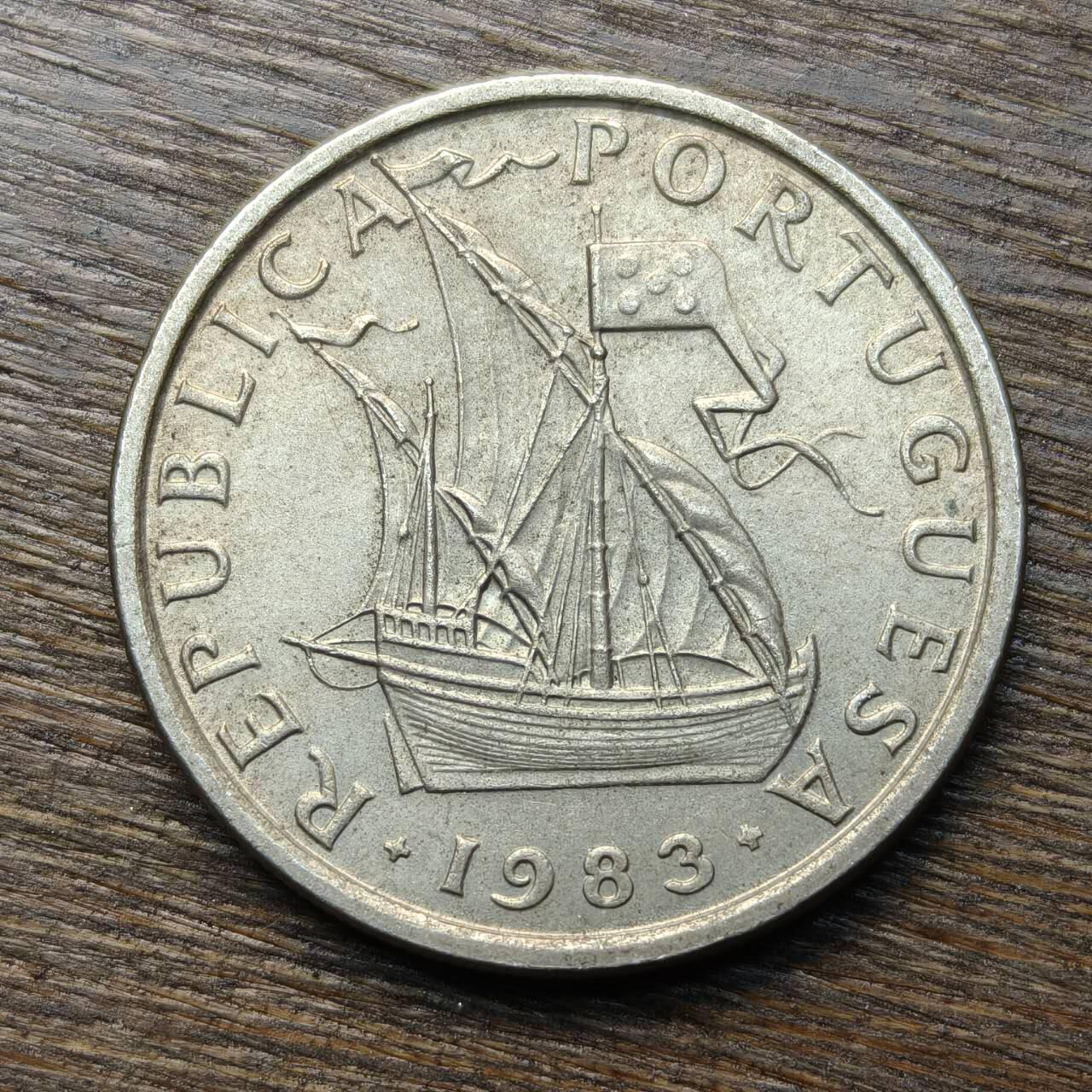 【铜匠收藏】★第133场★散币场，无佣金，30包邮。不满30元，支付5元运费。《接受代拍 代送NGC评级》 1983年 葡萄牙 5埃斯库多 