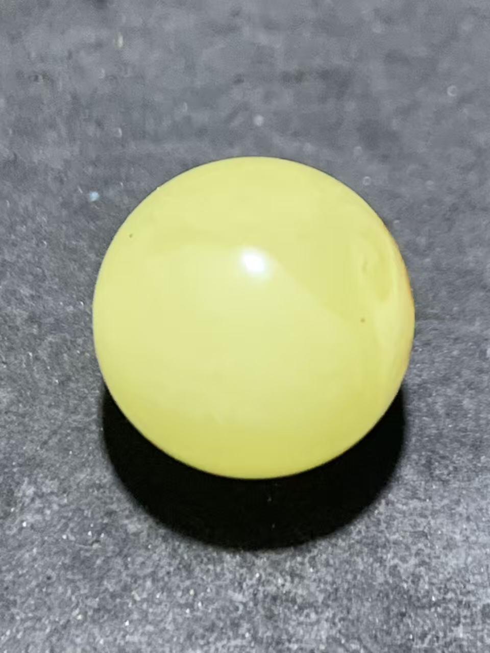 天然俄料原矿蜜蜡通货圆珠一颗，。