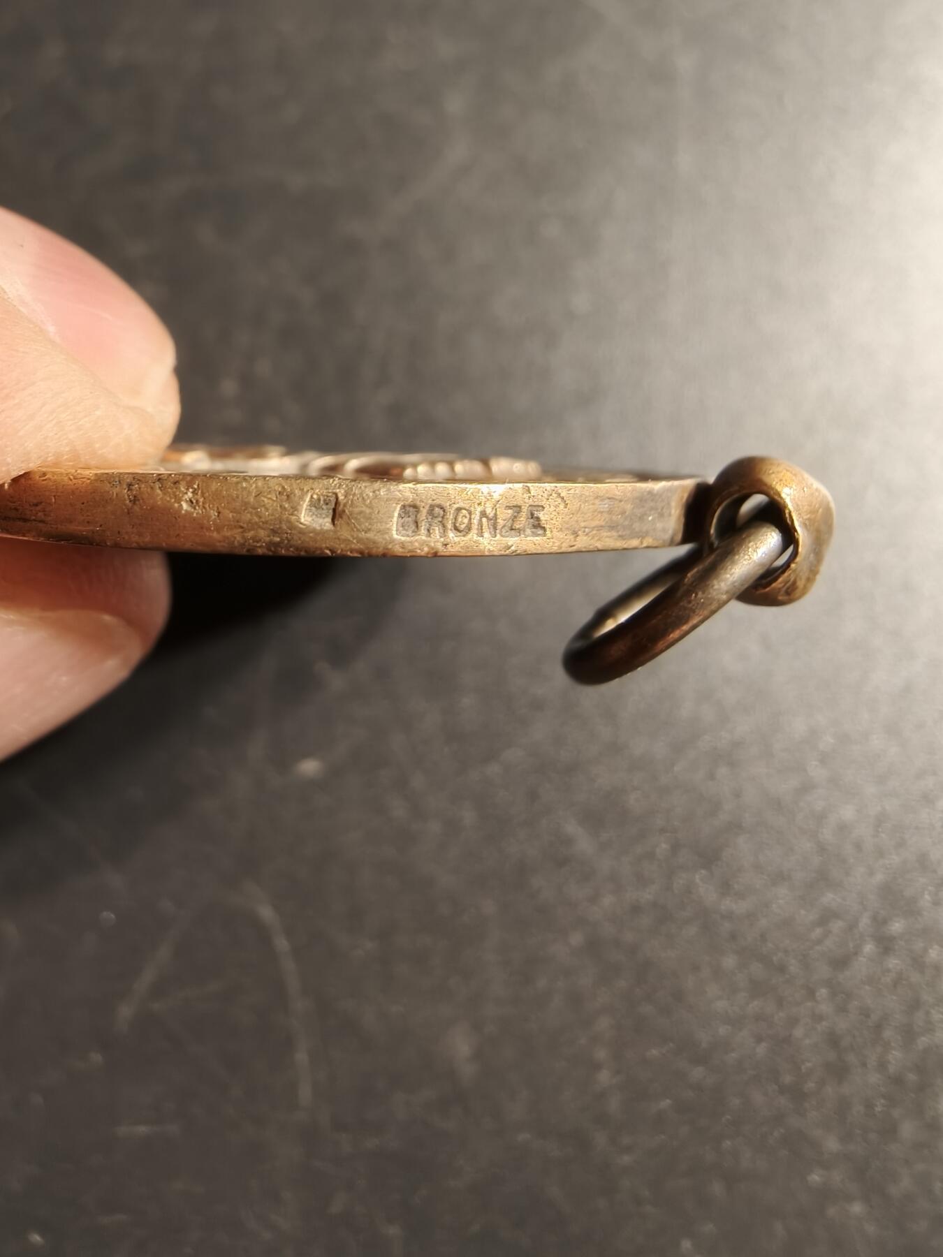 老王徽章第166期 法国南锡音乐协会镀银铜奖章     直径41mm.    重量30g