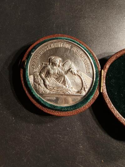 老王徽章第166期 - 法国农商协会大银章    原盒     950银    直径42mm.   重量34.3g