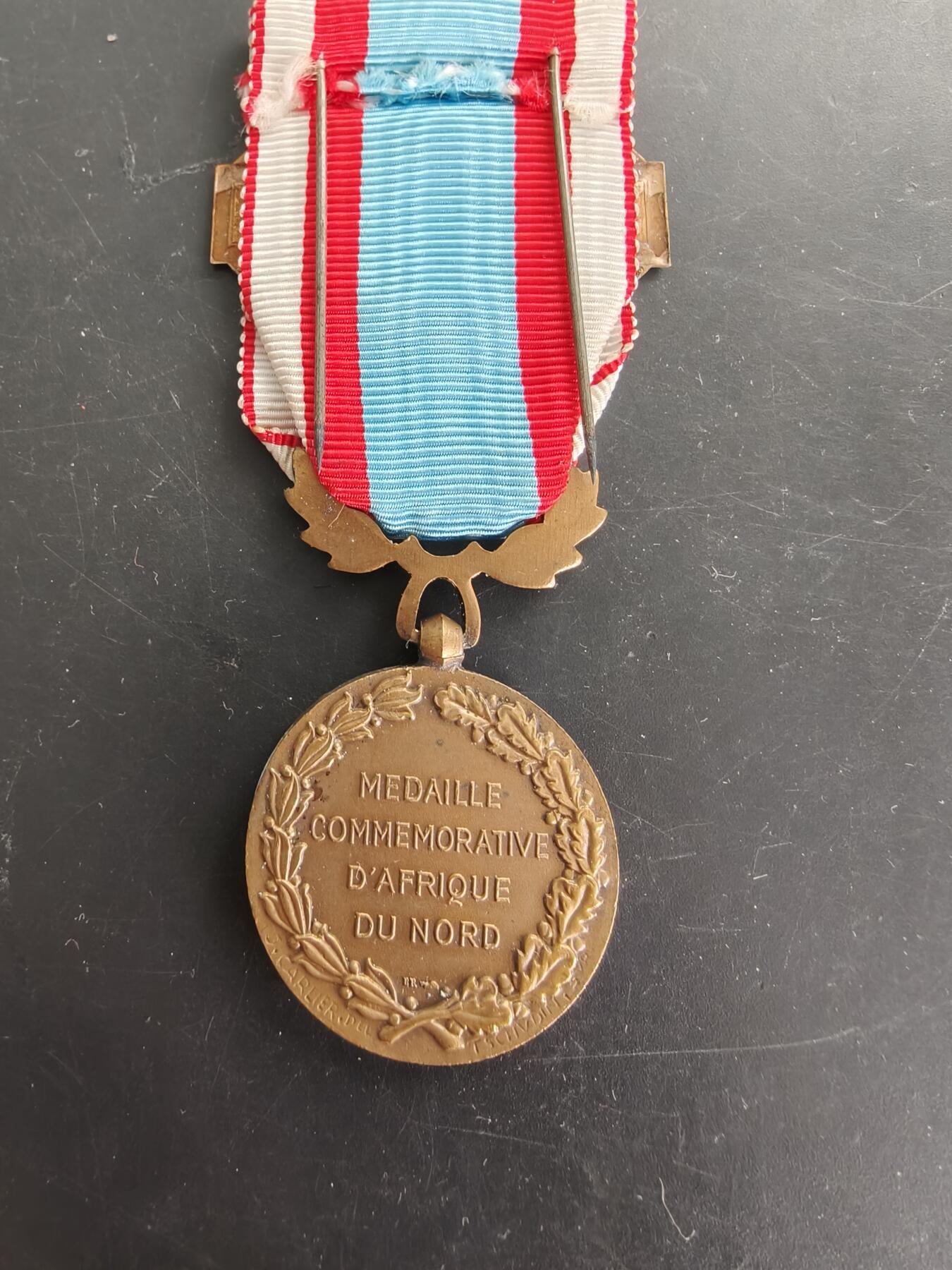 老王徽章第166期 法国北非安全行动奖章    阿尔及利亚勋条