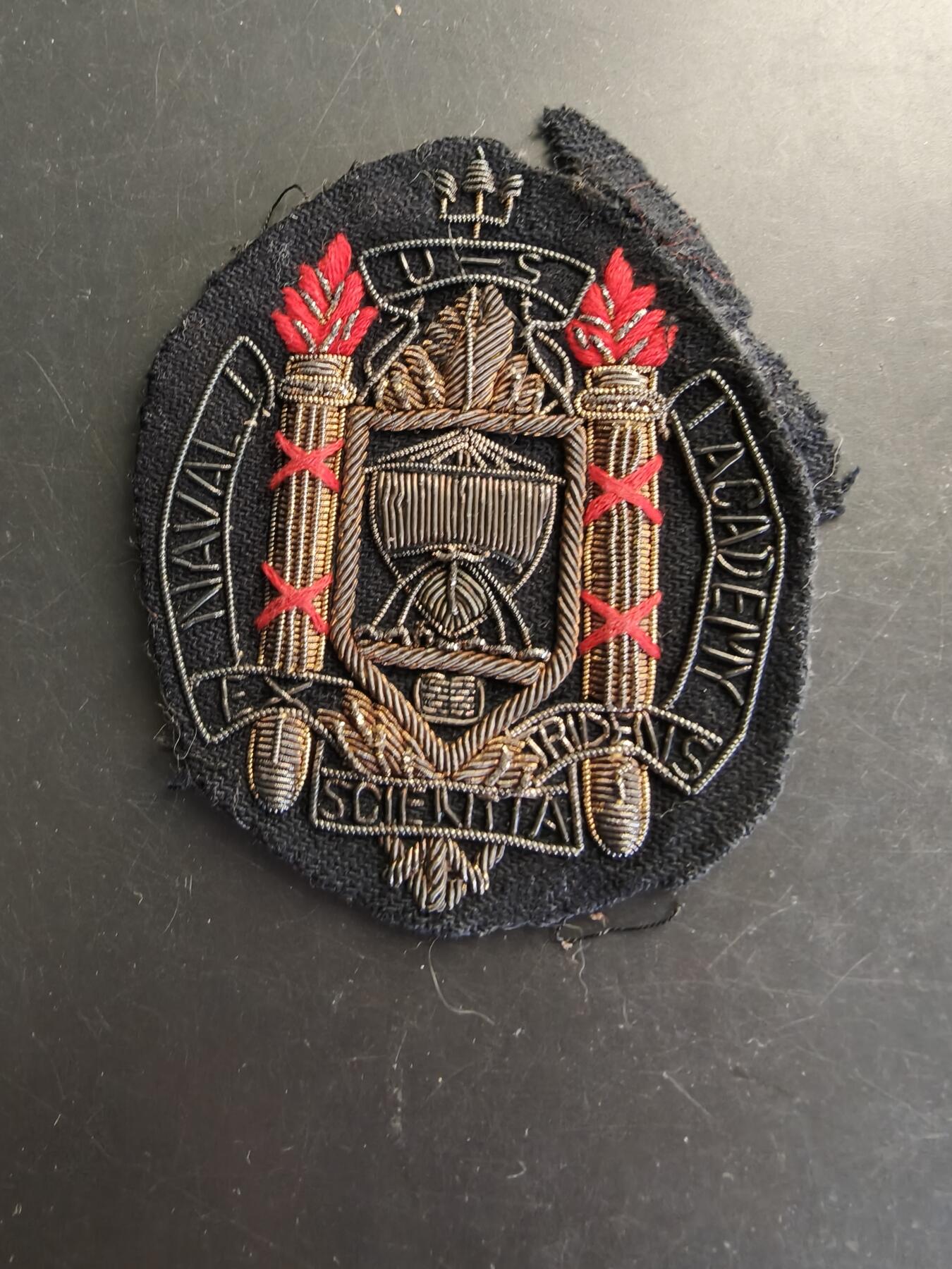 老王徽章第166期 美国印第安纳波利斯海军学院大檐帽帽徽    金属丝刺绣版