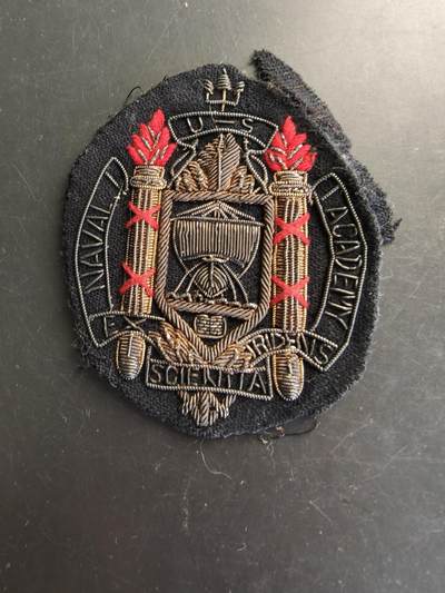 老王徽章第166期 - 美国印第安纳波利斯海军学院大檐帽帽徽    金属丝刺绣版