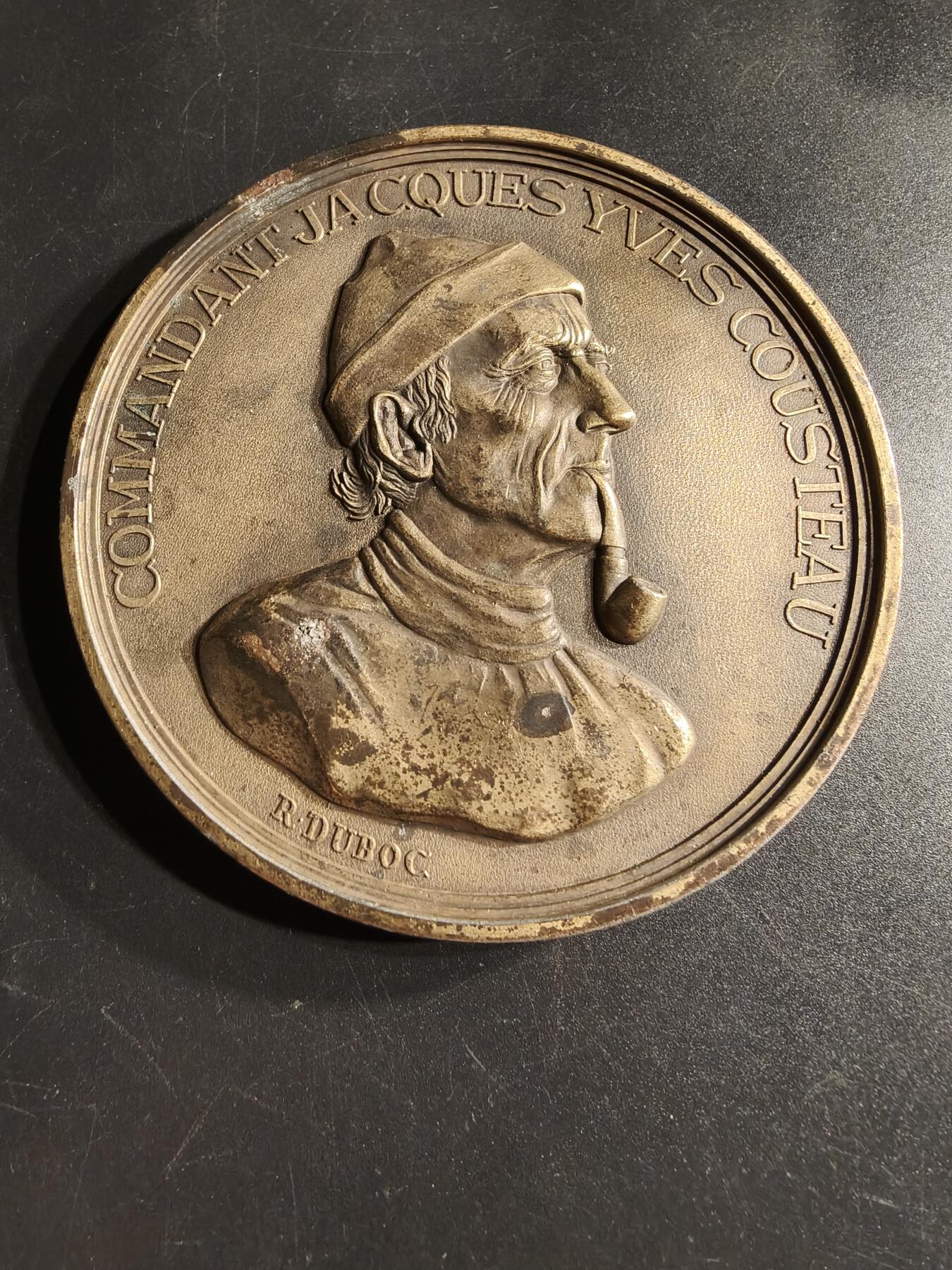 老王徽章第166期 法国罗伯特拉丰出版社纪念章     直径89mm.    重量210g