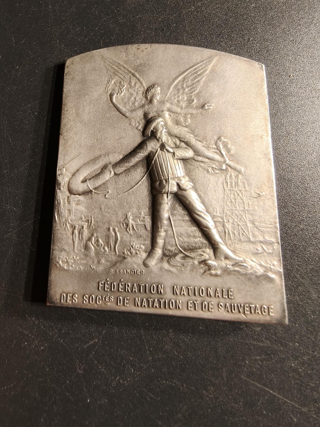 老王徽章第166期 法国全国游泳与救生协会镀银大铜章    原盒      尺寸40×50mm.   重量45g