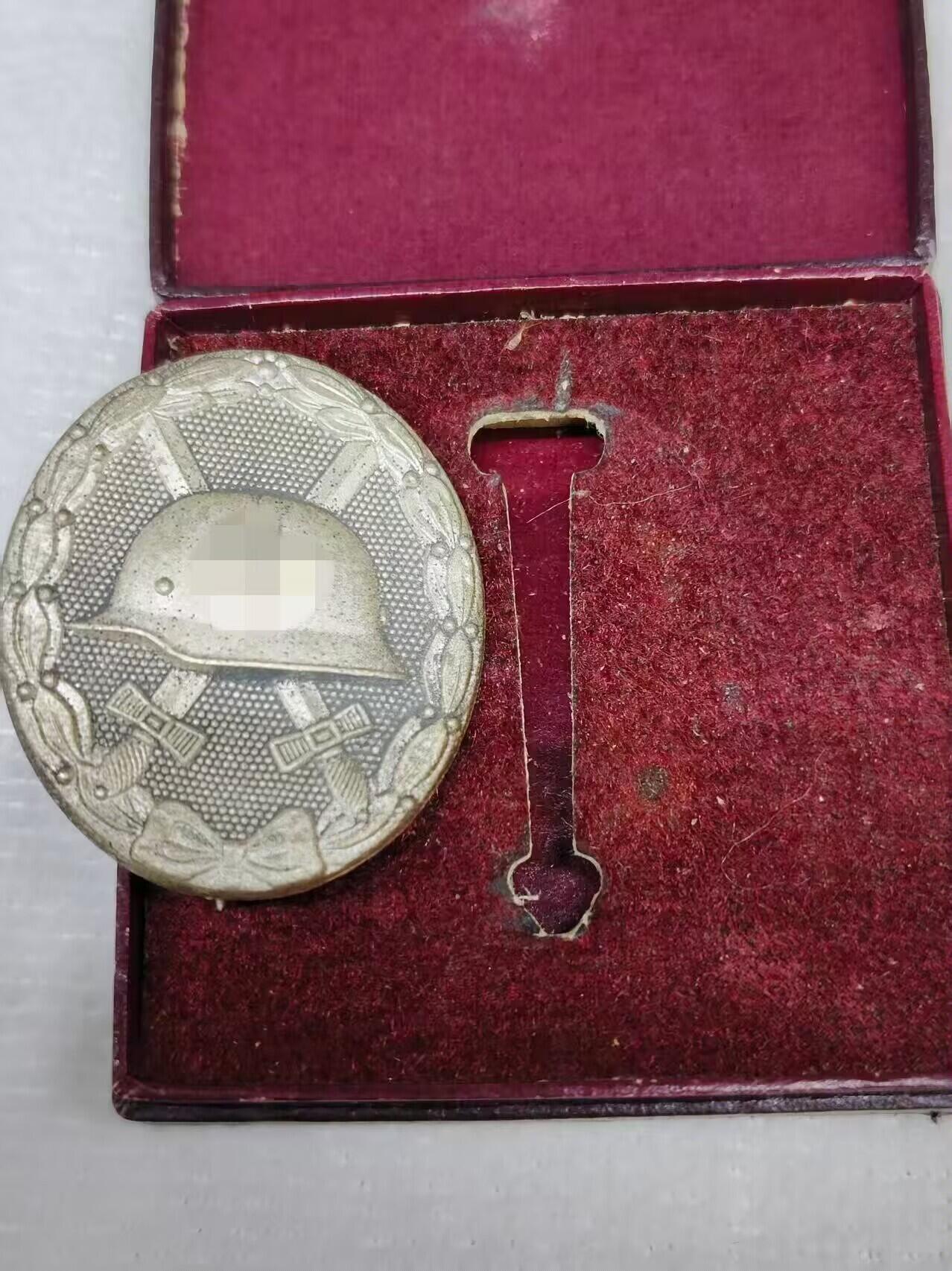 ww2，德三，银级战伤勋章，背面厂厂标65，带稀有少见红色原盒。