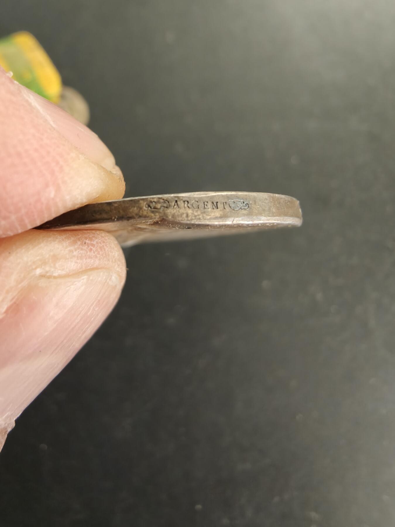 老王徽章第166期 法国1900庚子奖章    950银原著带勋条    原盒