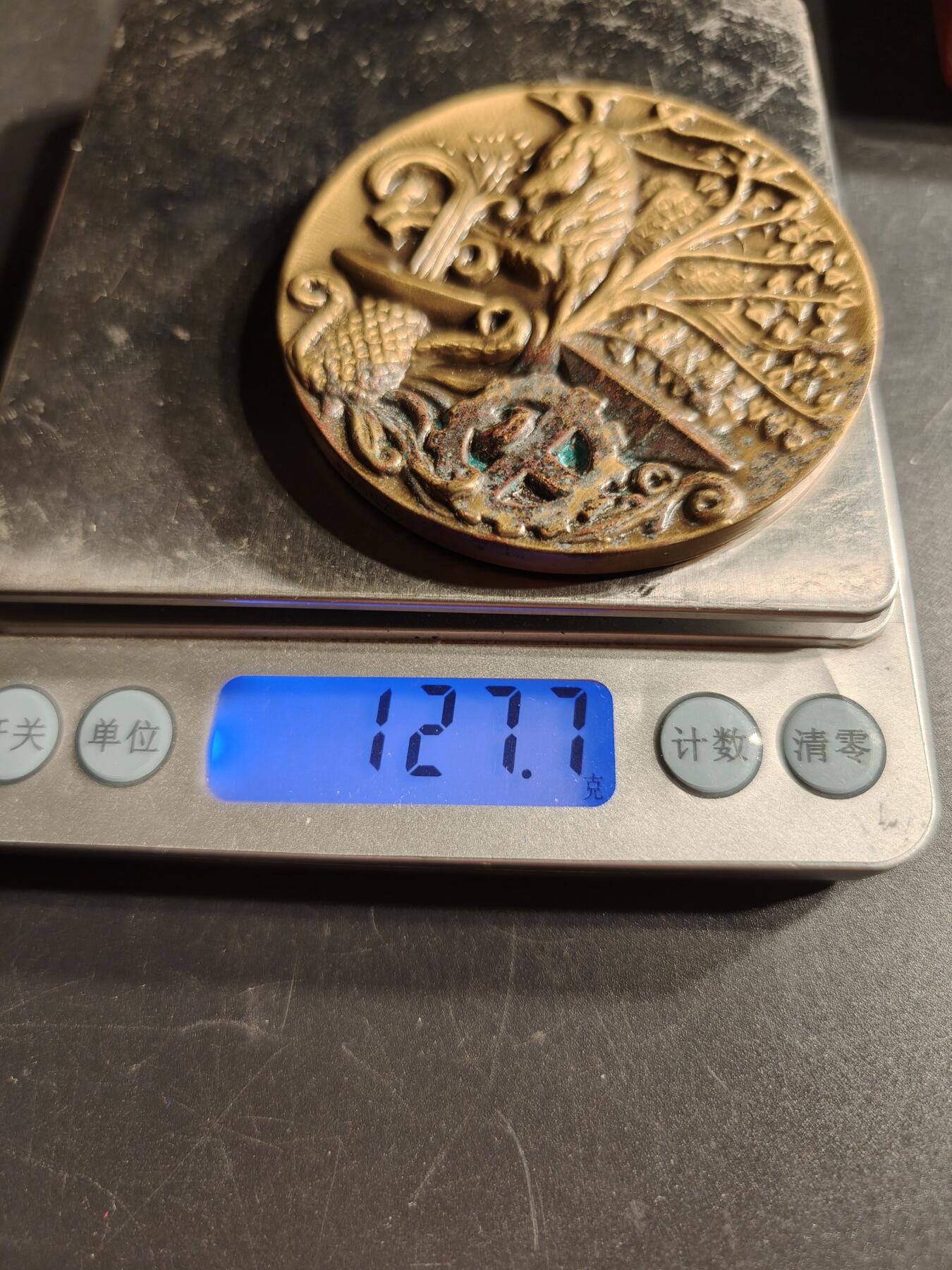 老王徽章第166期 法国阿列省议会大铜章     原盒有损    高浮雕     直径64mm.    重量127.7g