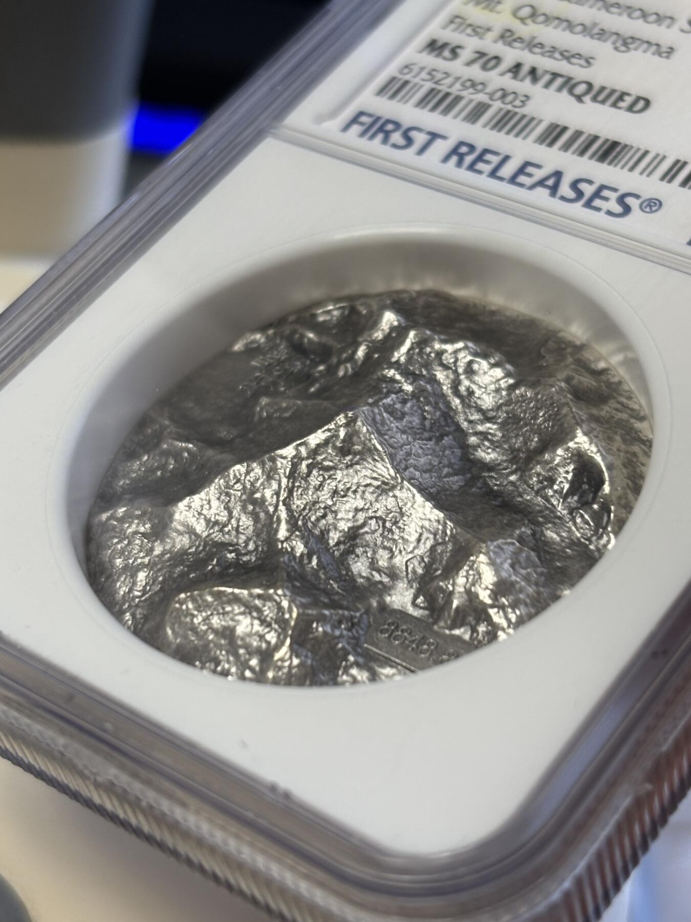 第183期拍卖 喀麦隆2021年世界高峰系列1珠峰2盎司超高浮雕银币NGC-MS70首原盒证书，2盎司，999银，发行333枚