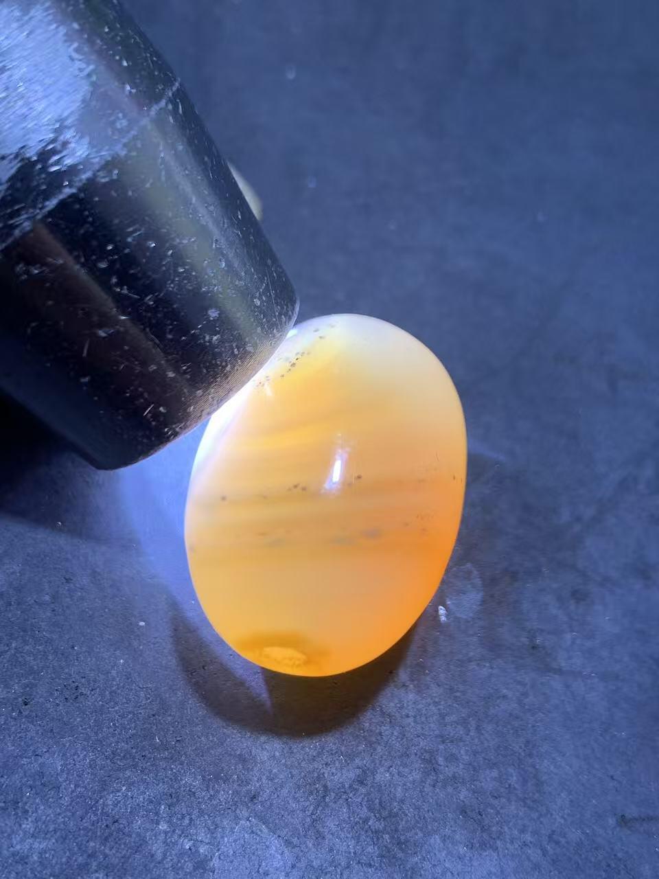 冰粉色海洋玉髓通货桶珠一颗，